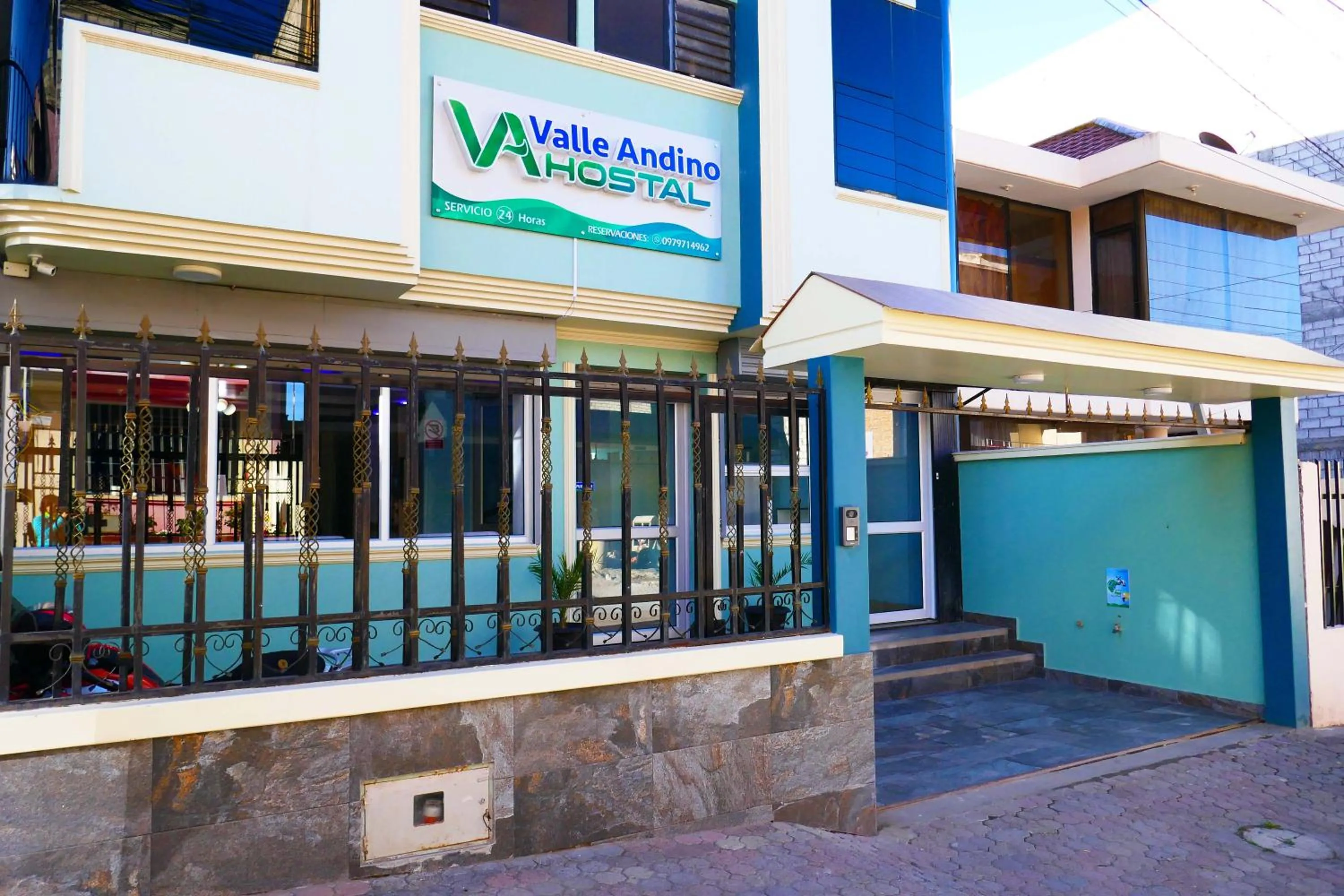 Facade/entrance in Hostal Valle Andino