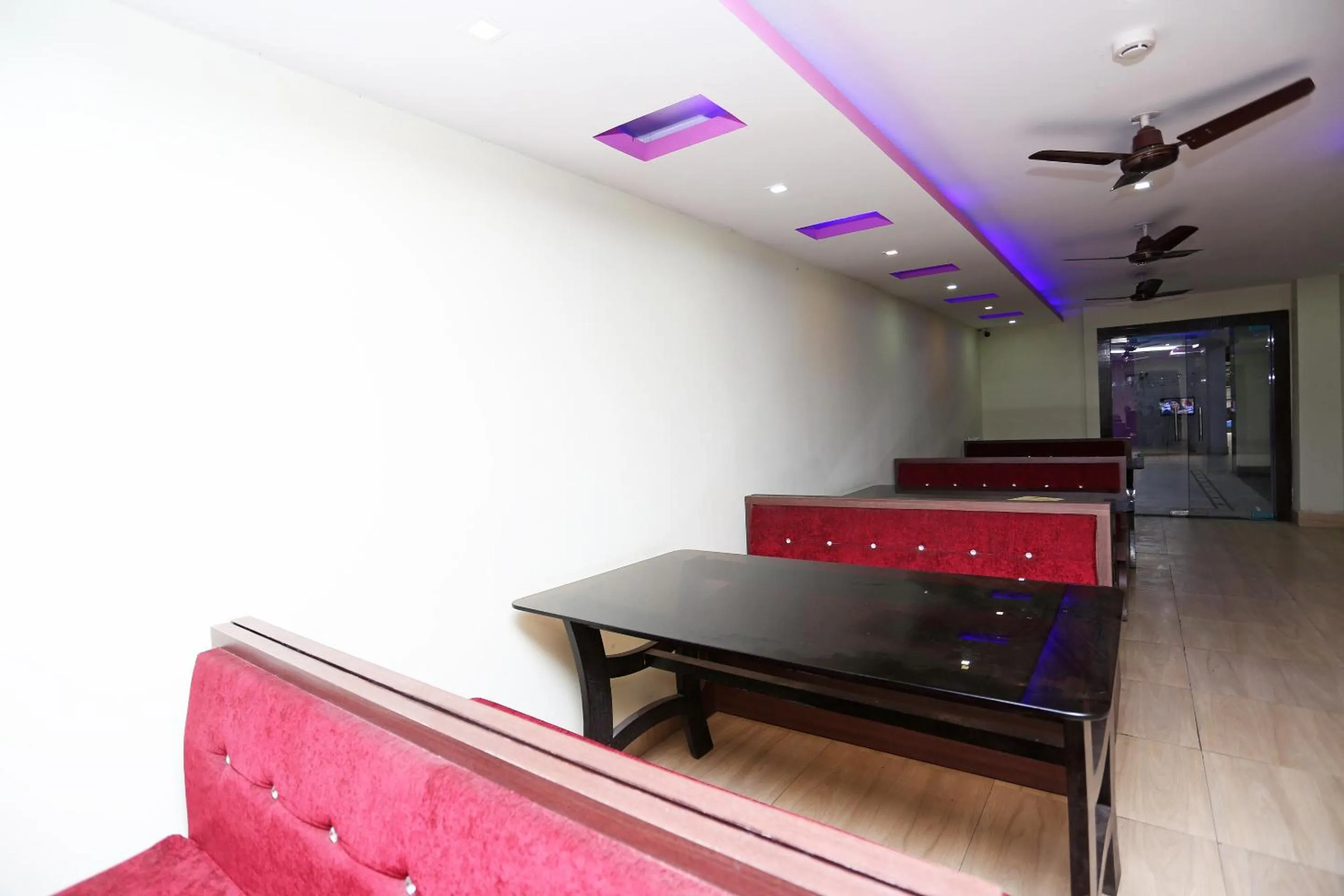 Restaurant/places to eat in Hotel O Geetanjali Palace