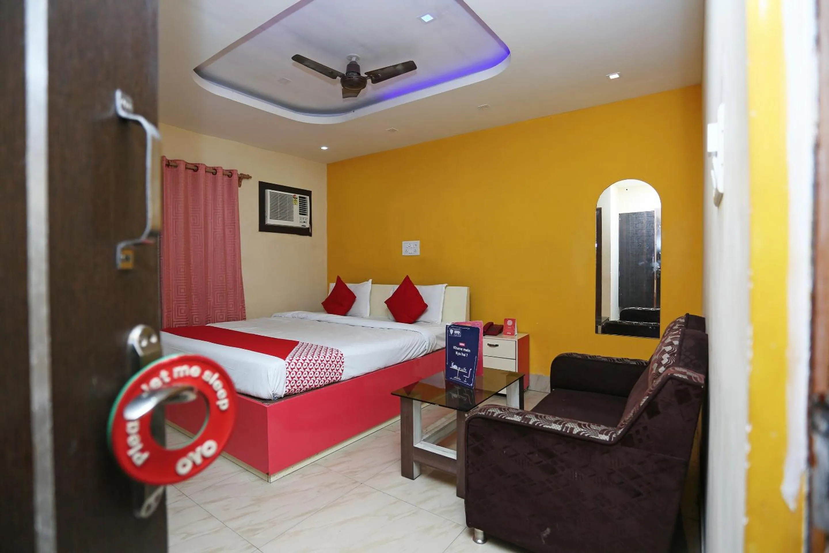 Bedroom, Bed in Hotel O Geetanjali Palace