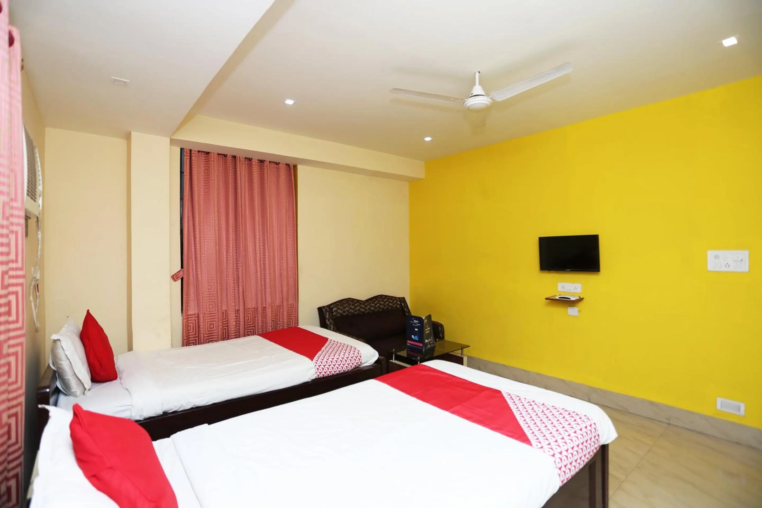 Bedroom, Bed in Hotel O Geetanjali Palace