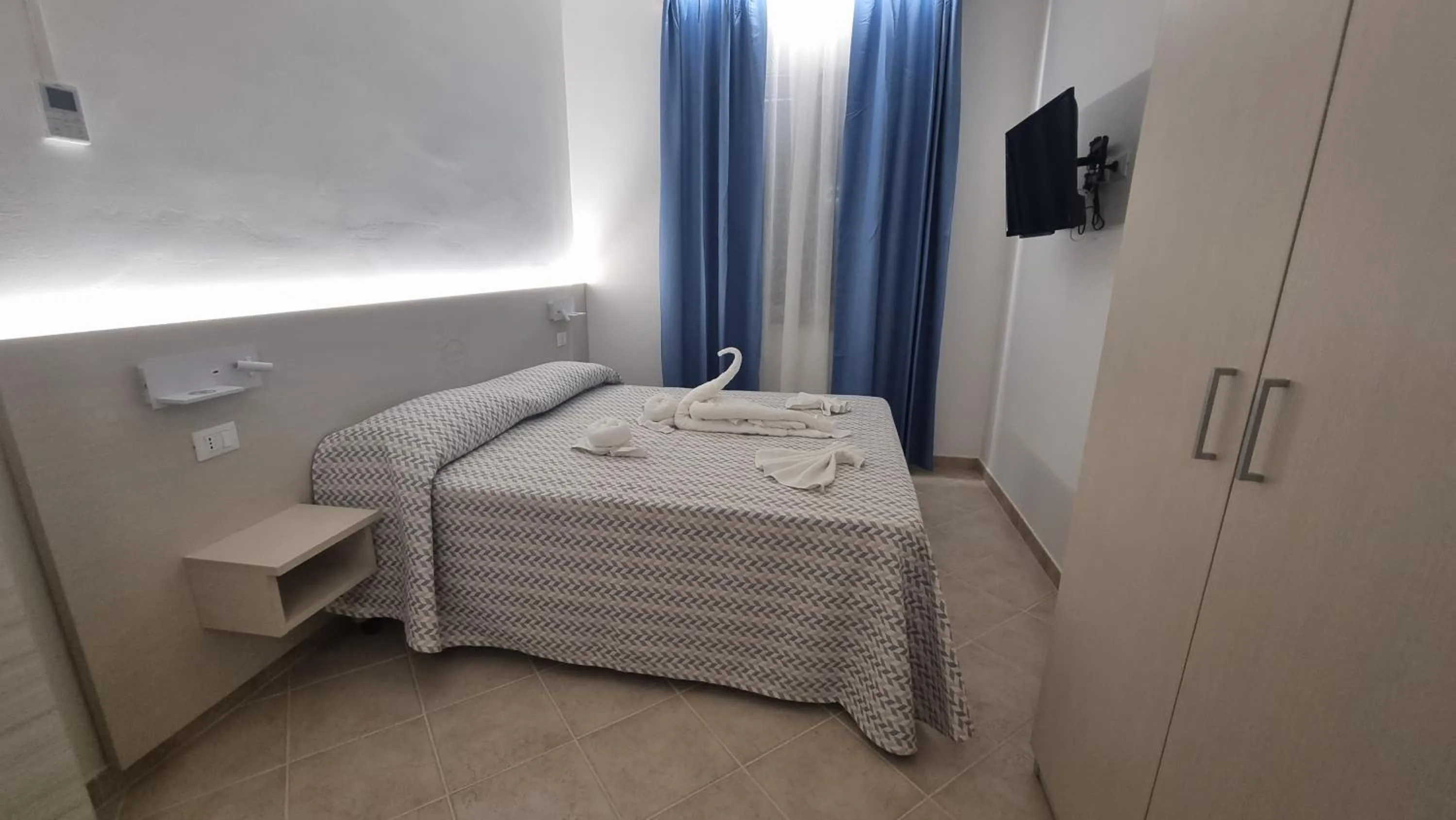 Bedroom, Bed in ValGiuSi Resort