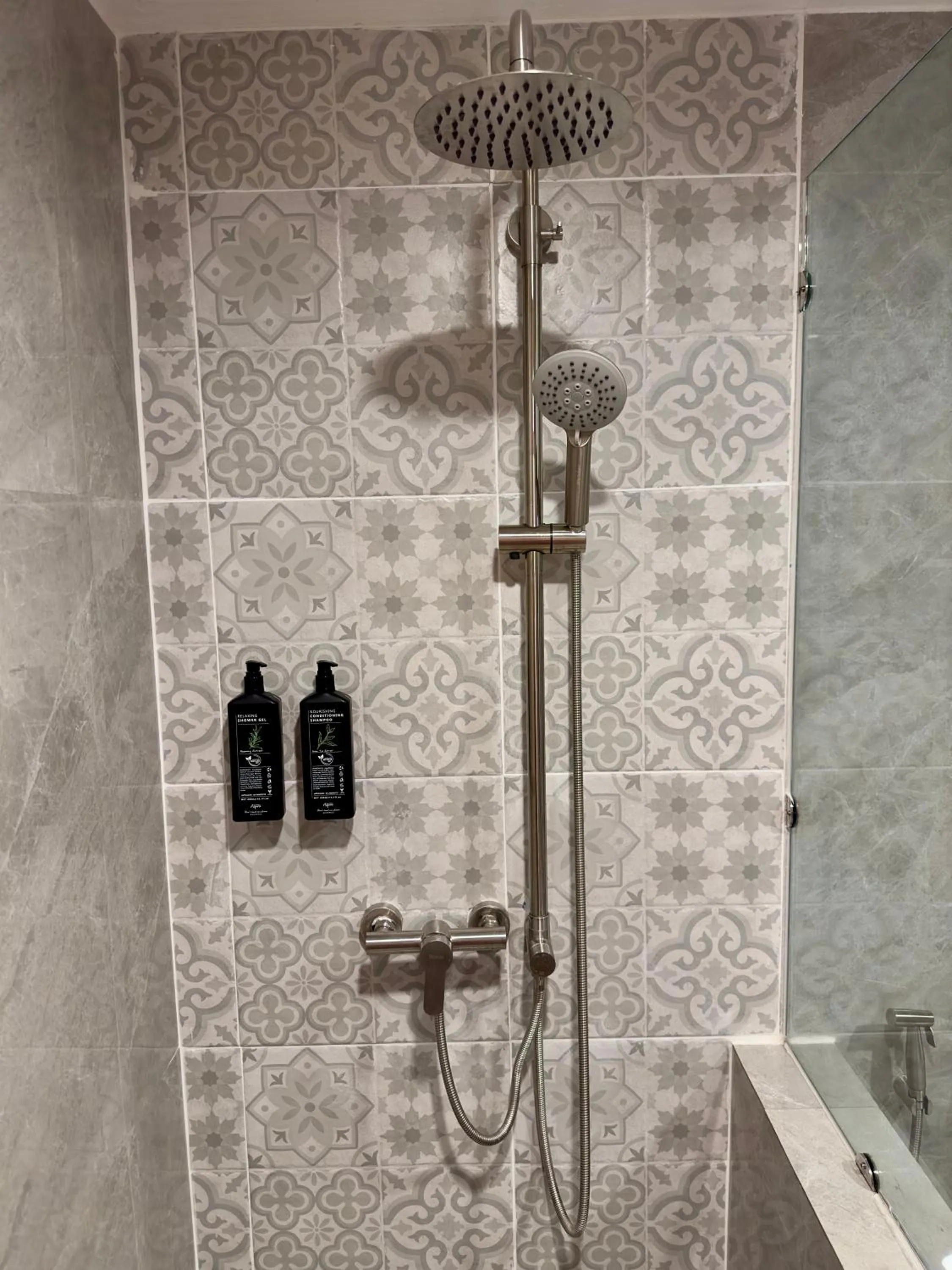 Shower in Grand Orlov Apart Hotel