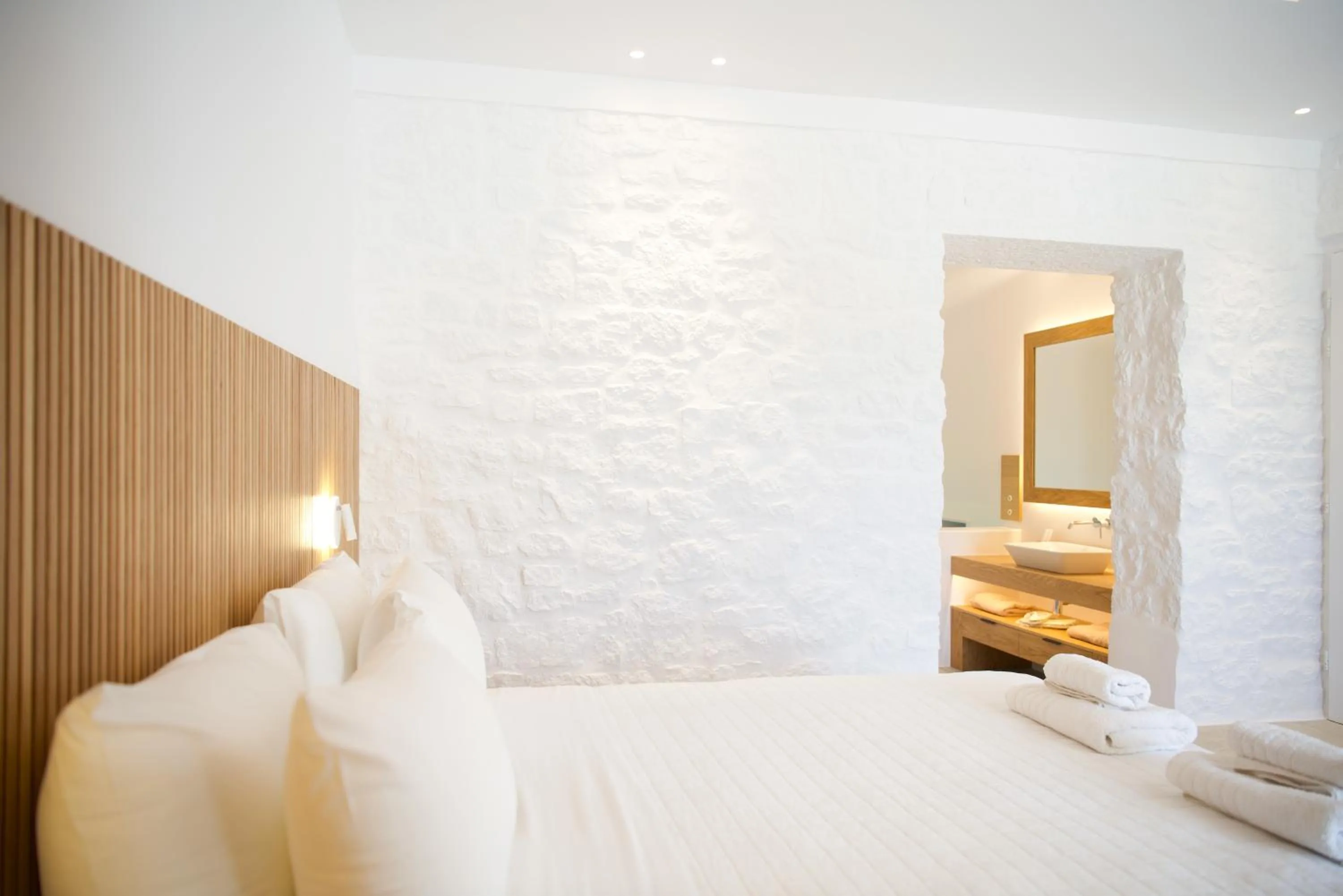 Bed in Elit Suites Mykonos