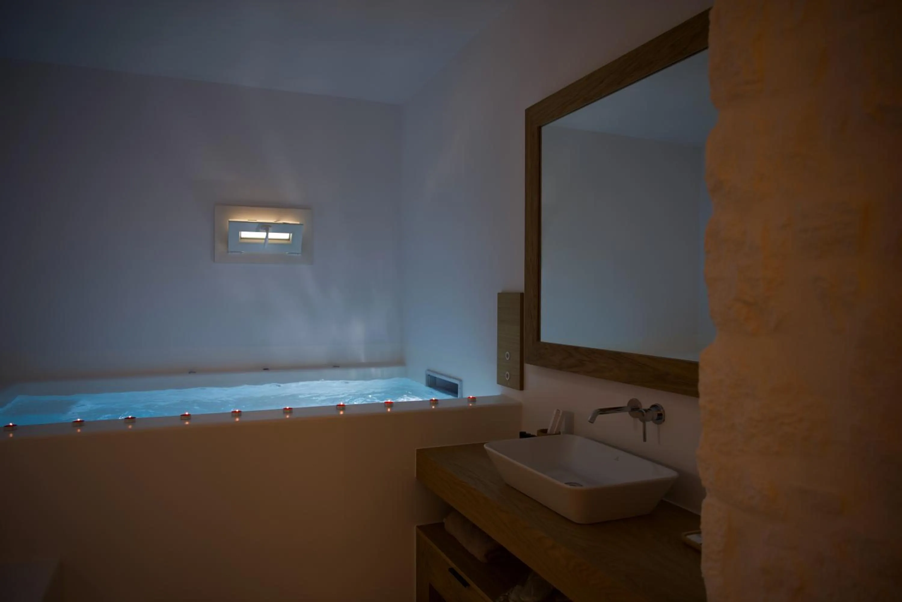 Hot Tub in Elit Suites Mykonos
