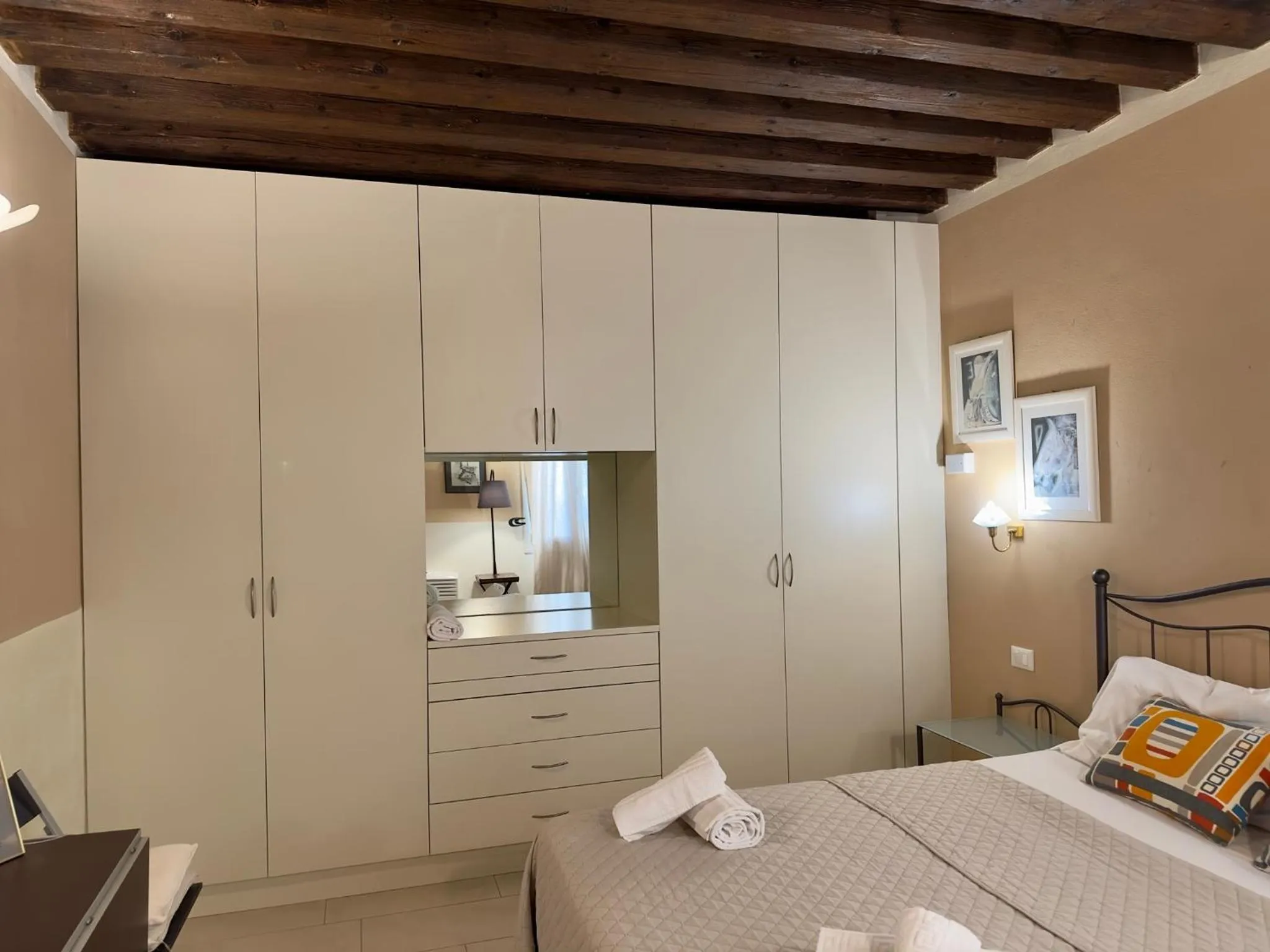wardrobe, Bed in First Dream Venice