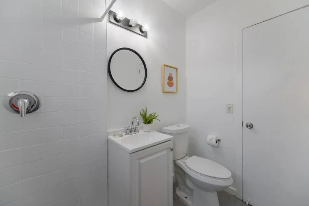 Toilet in Wonderful and calm studio in Miami