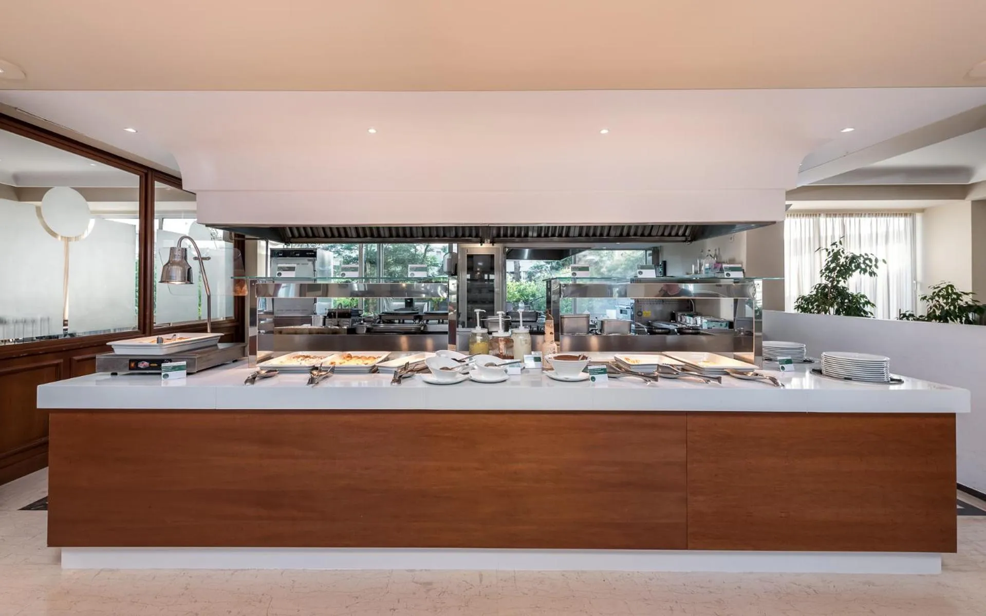 Buffet breakfast in Apollo Beach