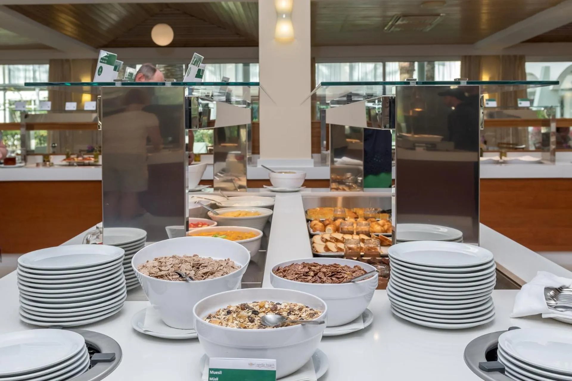 Buffet breakfast in Apollo Beach