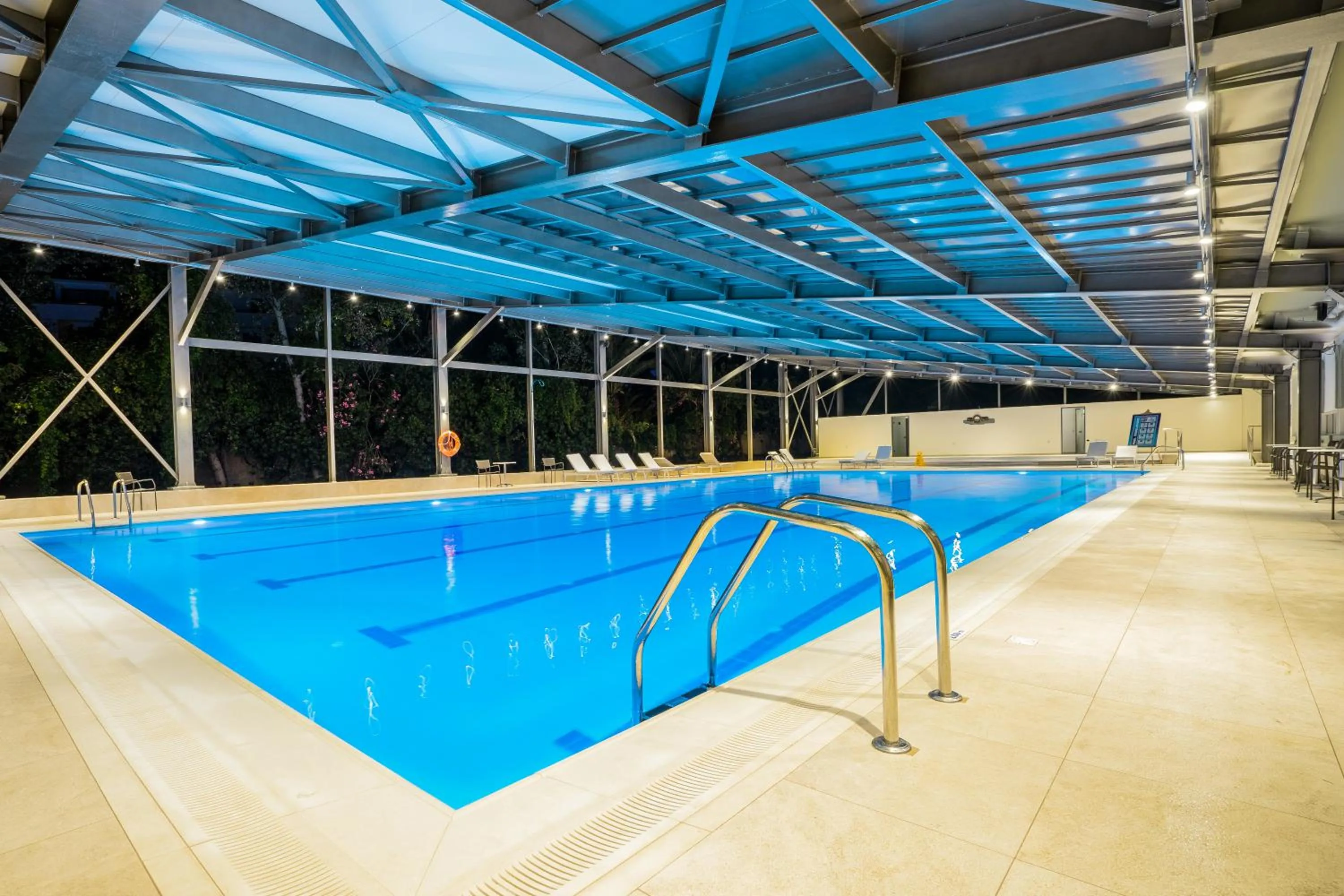 Swimming pool in Apollo Beach