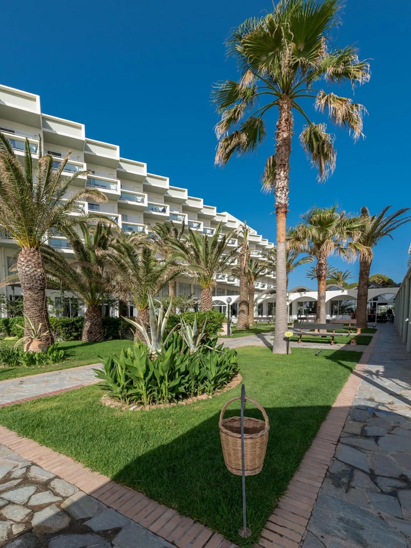 Property building in Apollo Beach