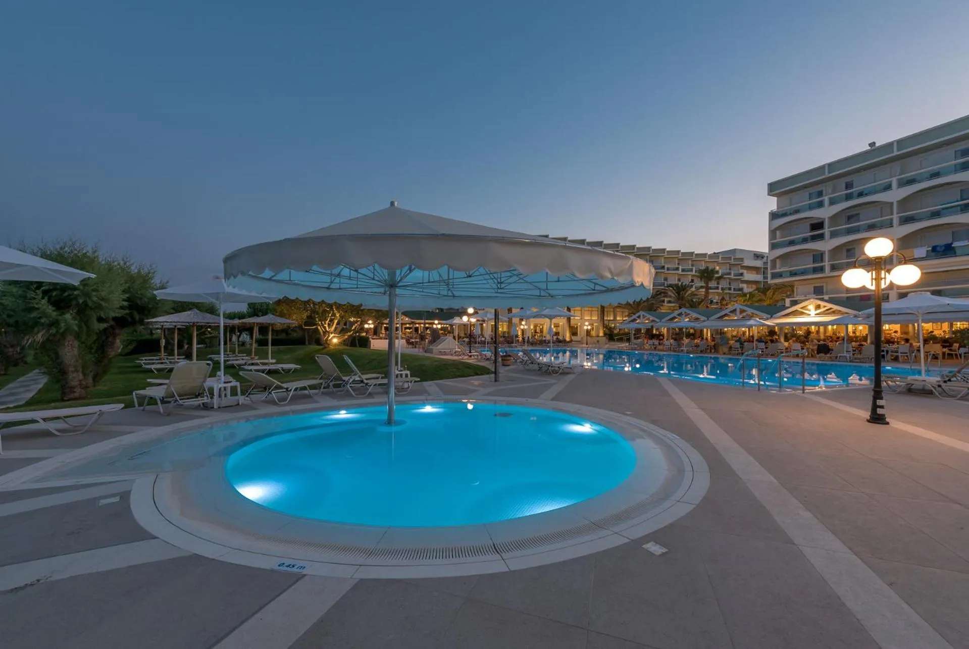 Swimming pool in Apollo Beach