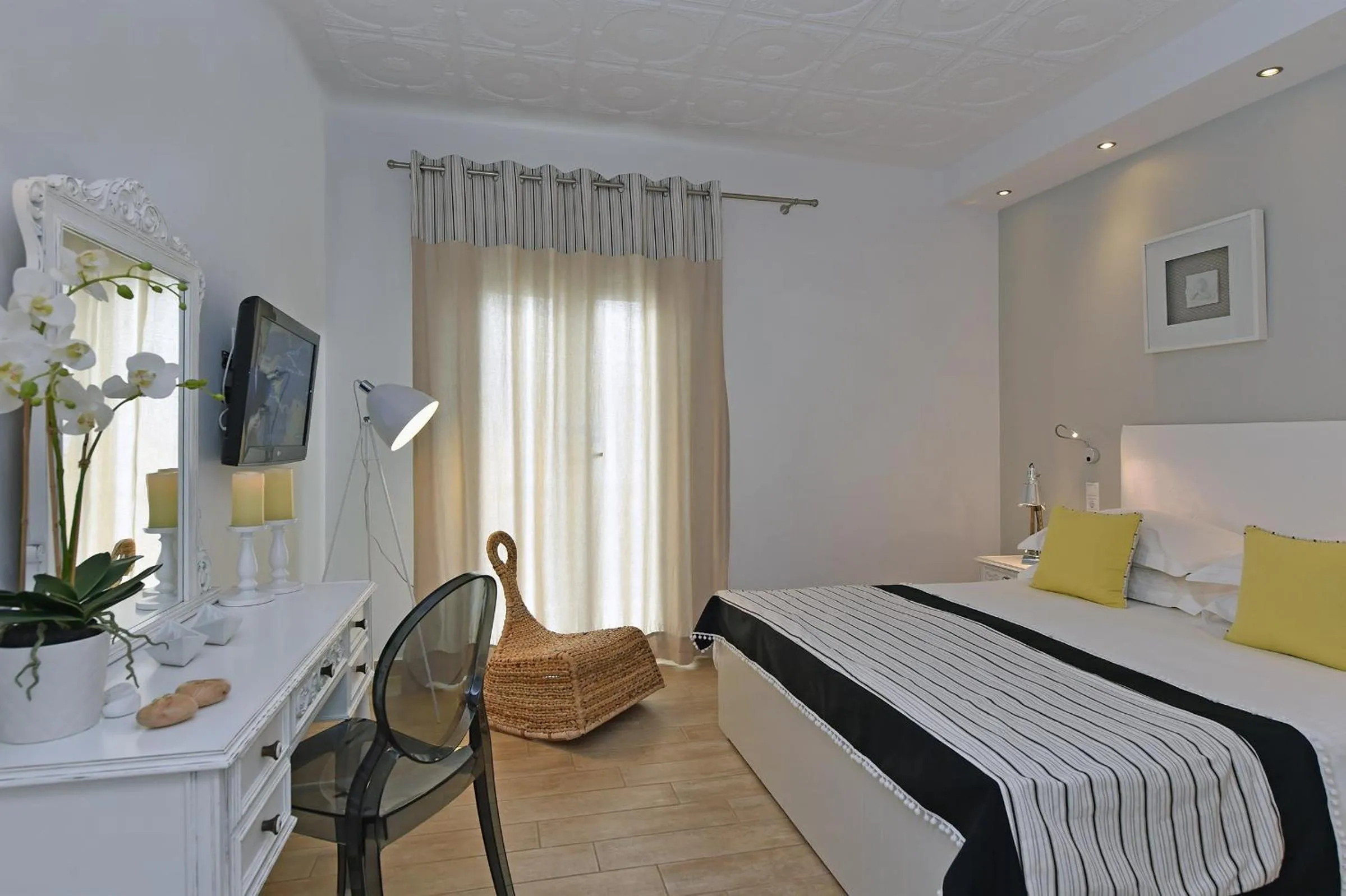Photo of the whole room, Bed in Apollon Boutique Hotel