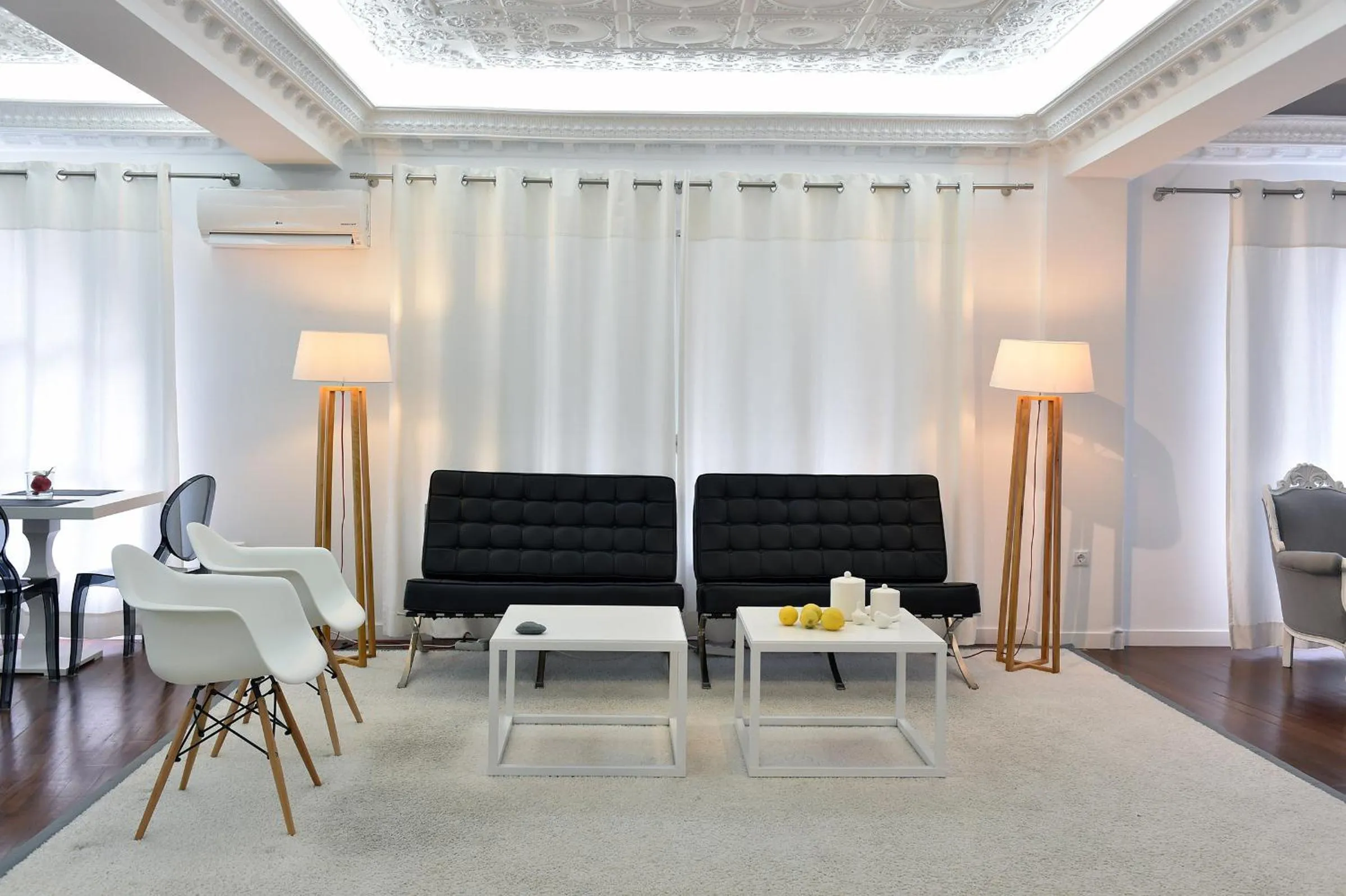 Communal lounge/ TV room in Apollon Boutique Hotel