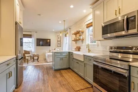 Downtown Luxury Farmhouse Apartment #1