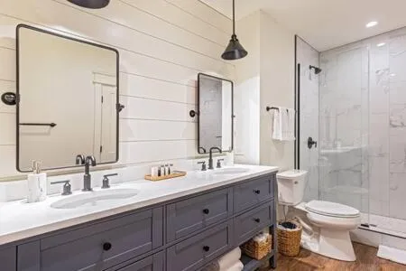 Downtown Luxury Farmhouse Apartment #1