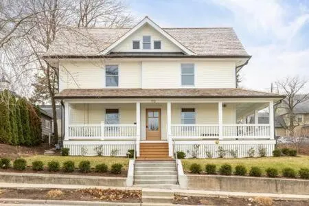 Downtown Luxury Farmhouse Apartment #1