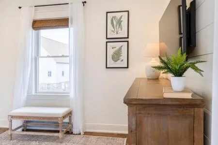 Downtown Luxury Farmhouse Apartment #4