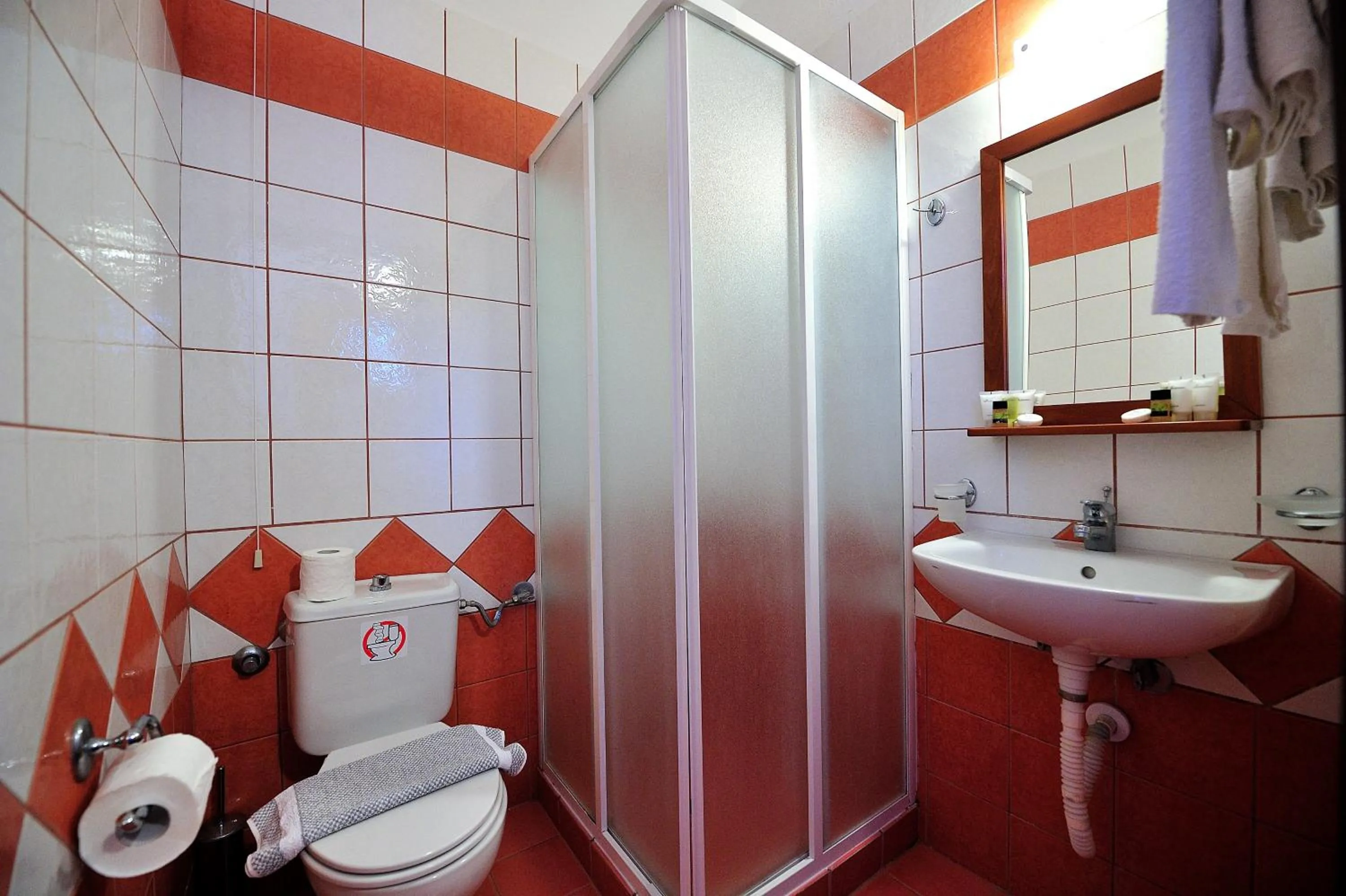 Shower in Eye Q Resort Seaview