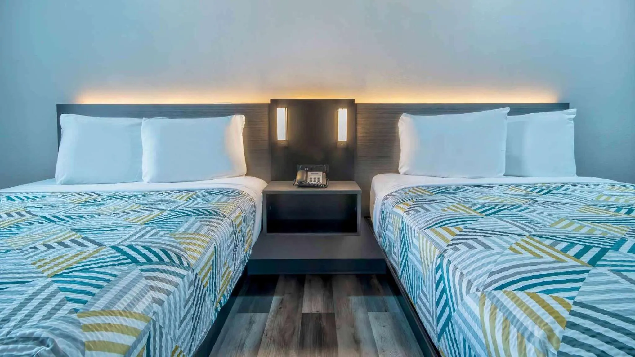 Photo of the whole room, Bed in Studio 6 Texarkana TX