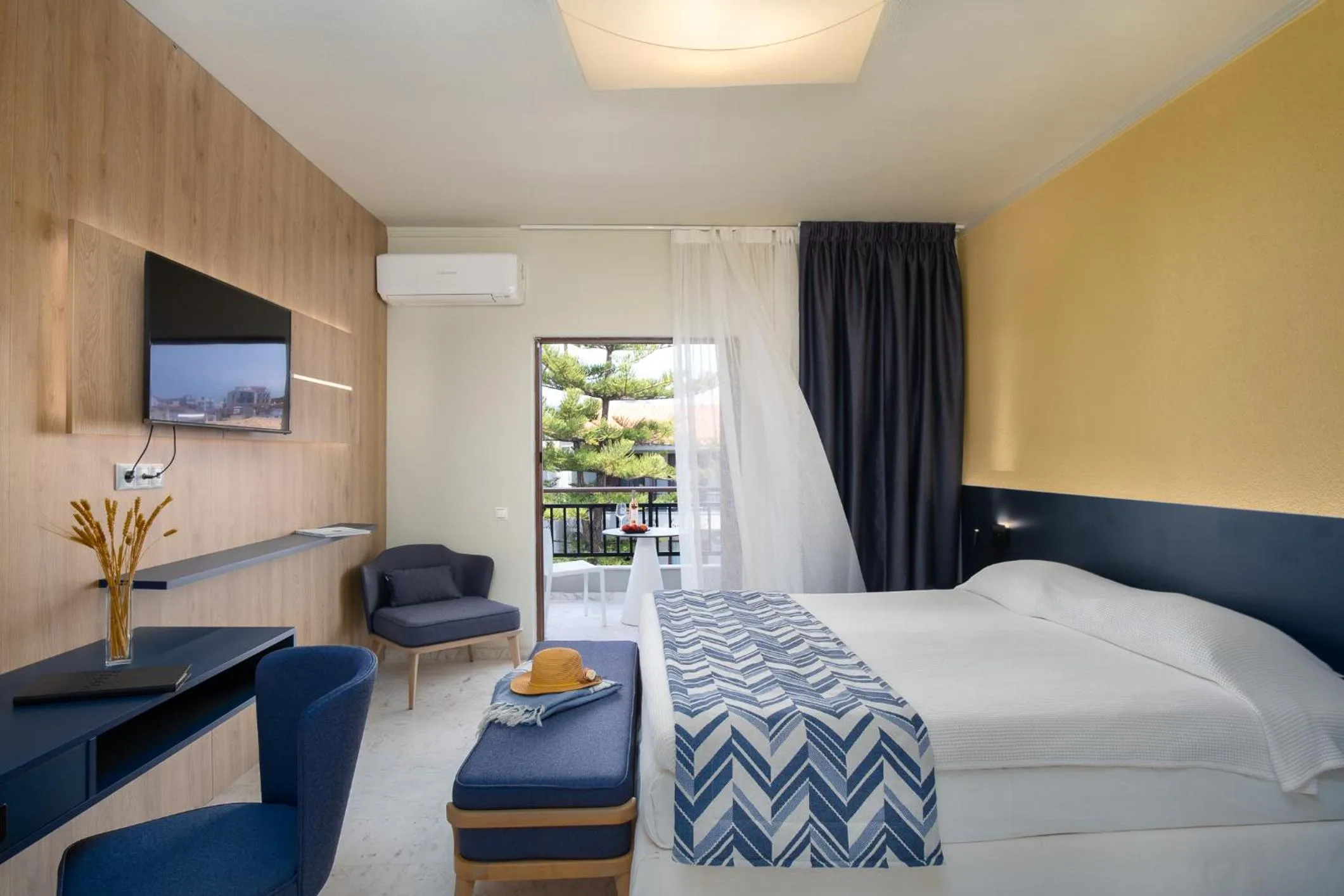 Bedroom, Bed in Bourtzi Hotel