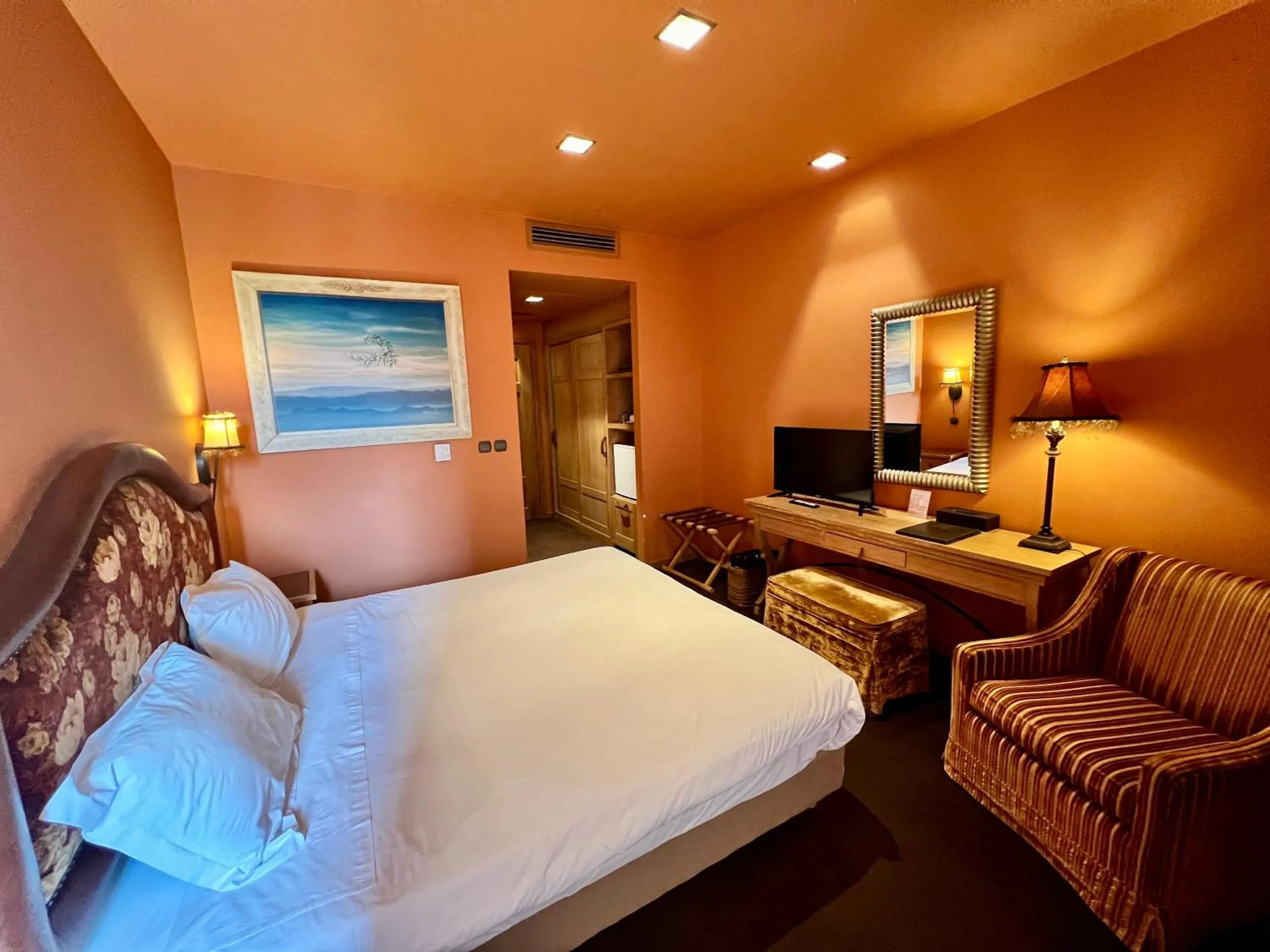 Bedroom, Bed in Mainalon Resort