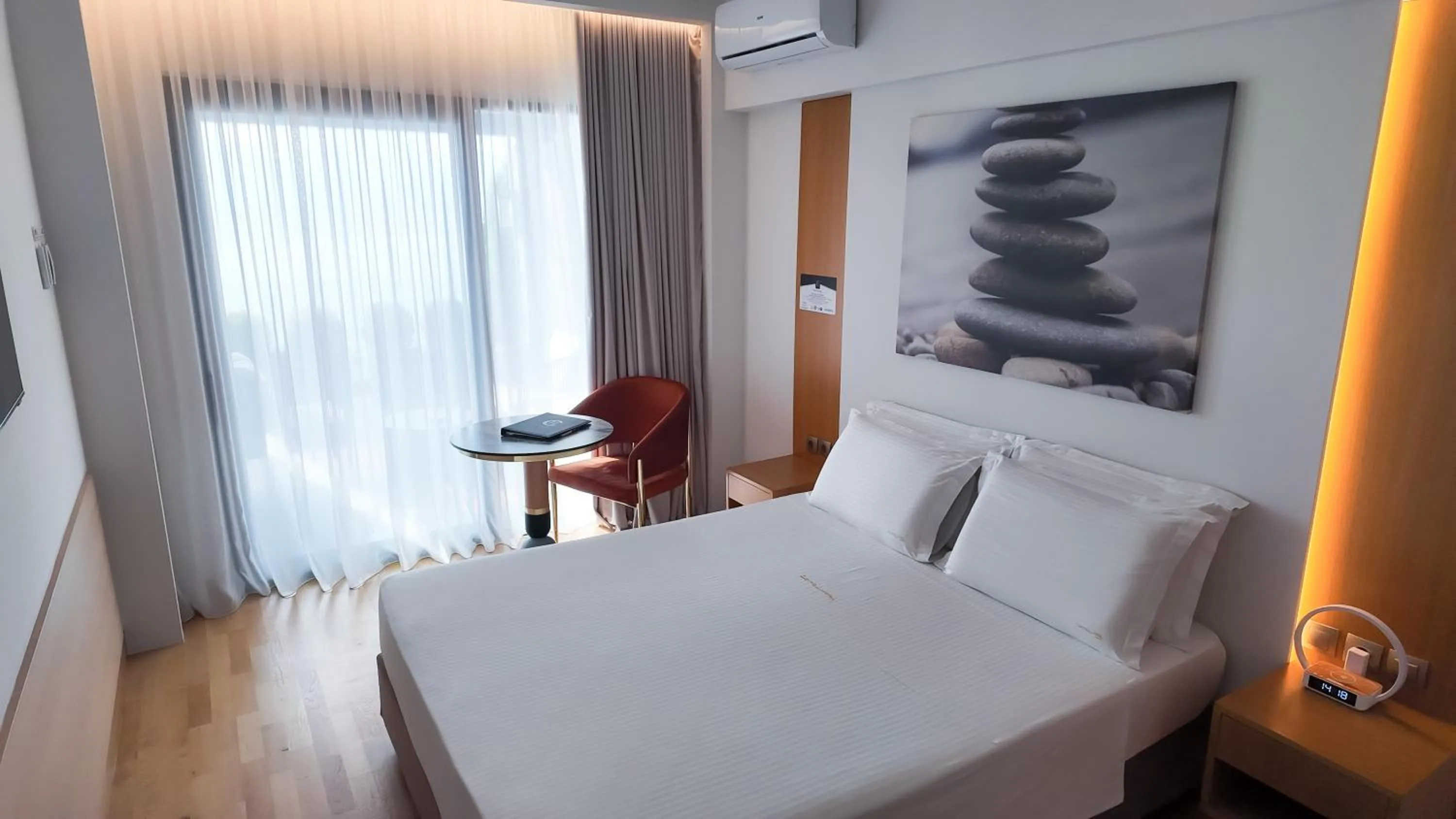 Bed in Coral Hotel Athens