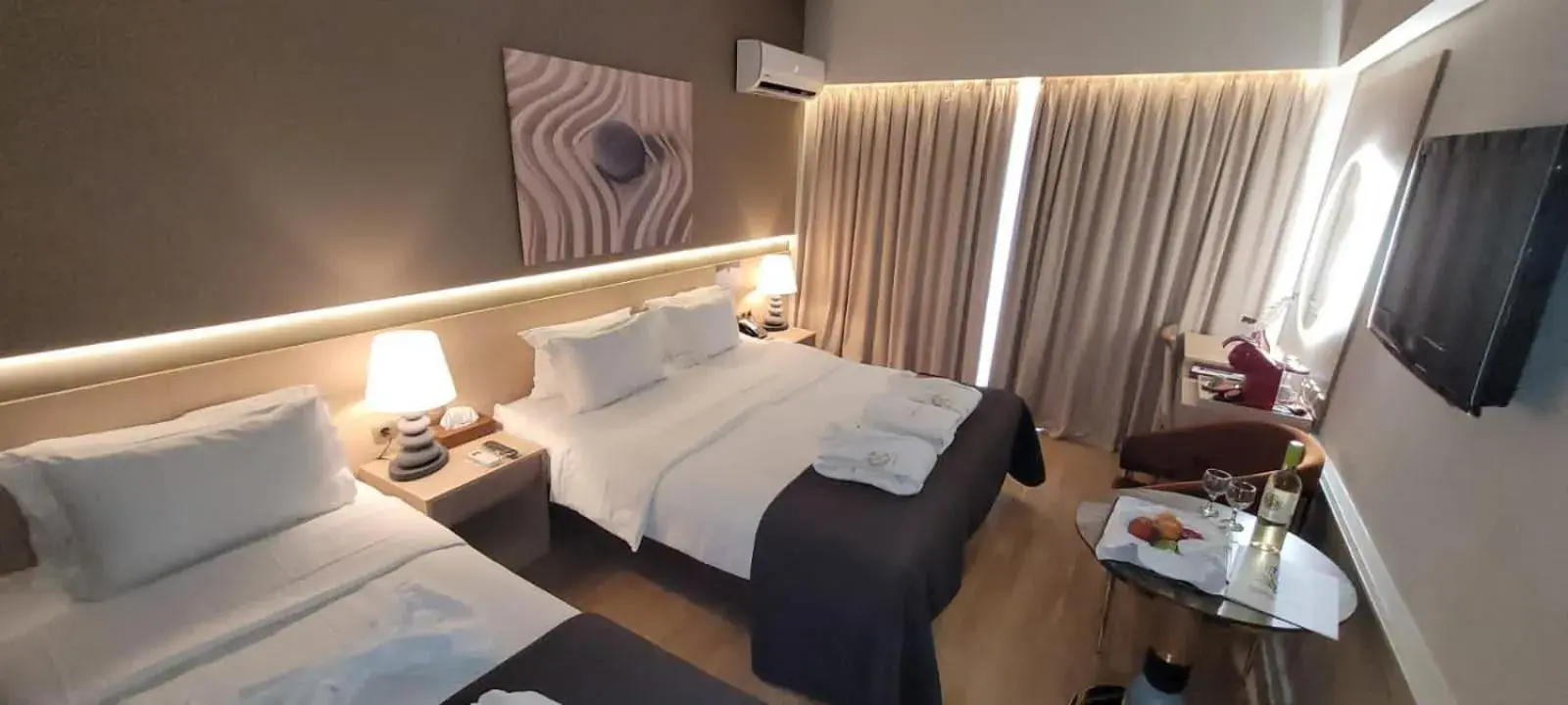 Standard Triple Room in Coral Hotel Athens Standard Triple Room in Coral Hotel Athens