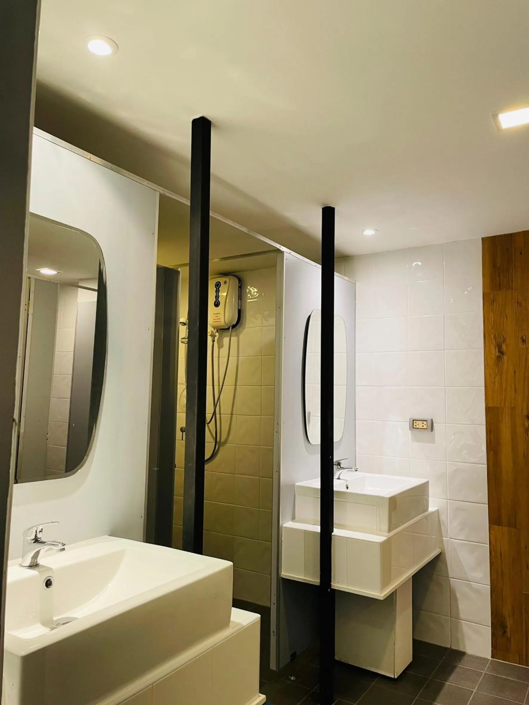 Shower in Rabbitel Phuket