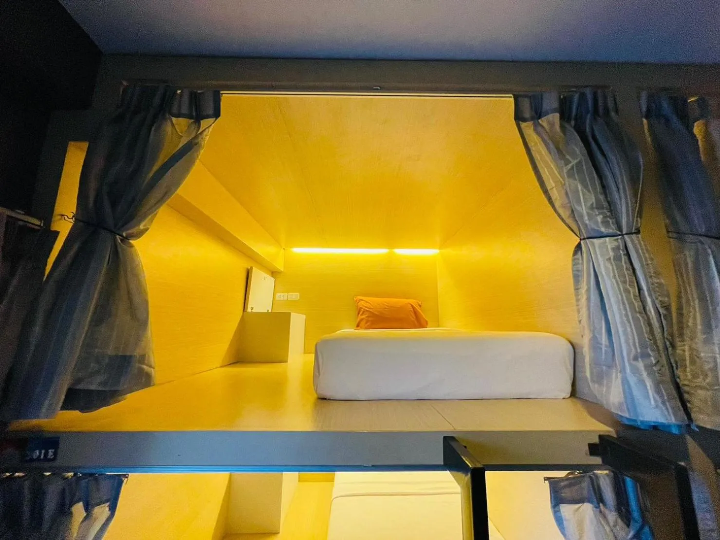 Photo of the whole room, Bed in Rabbitel Phuket