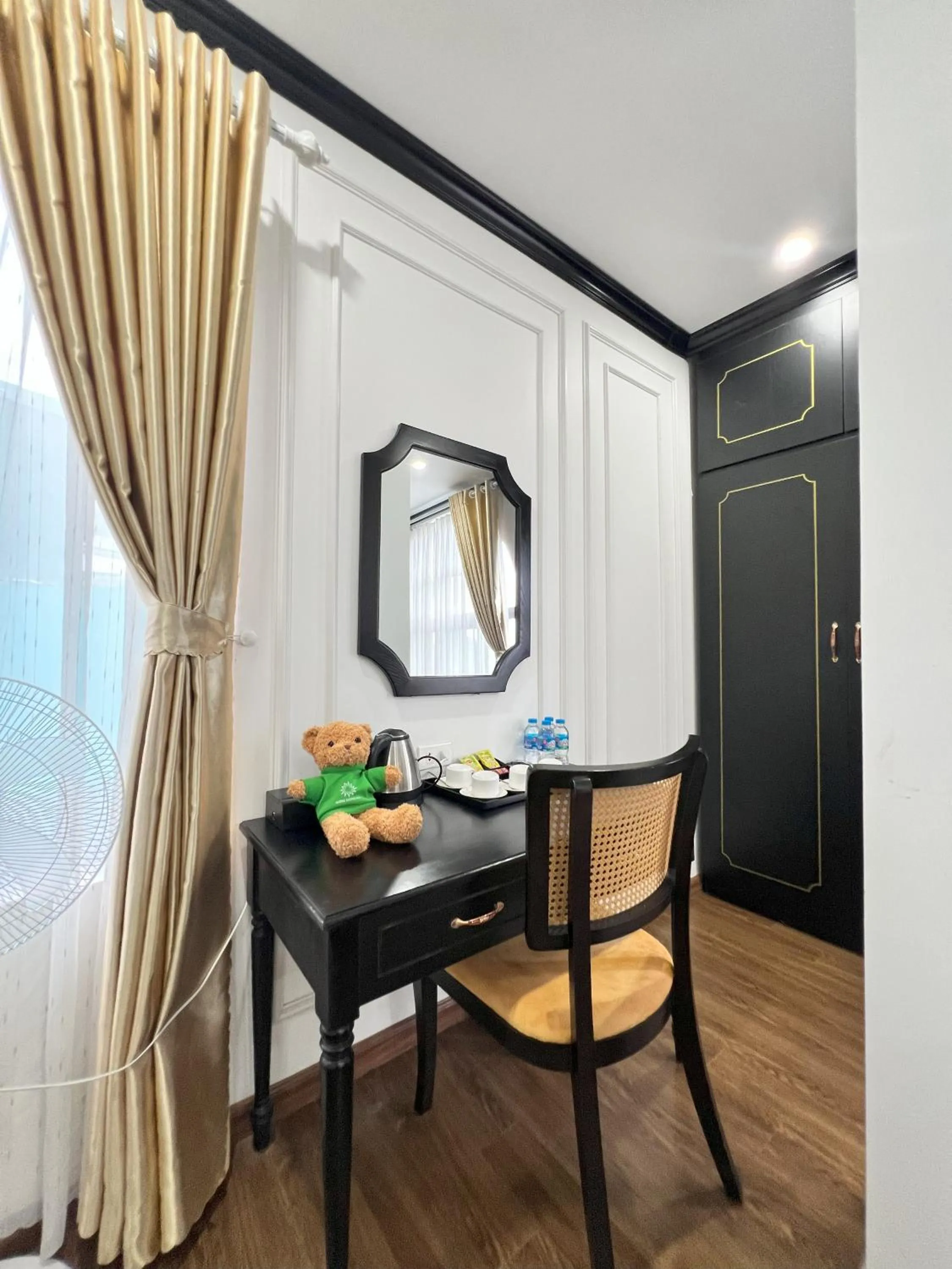 wardrobe in HƯỚNG DƯƠNG HOTEL THANH HOÁ