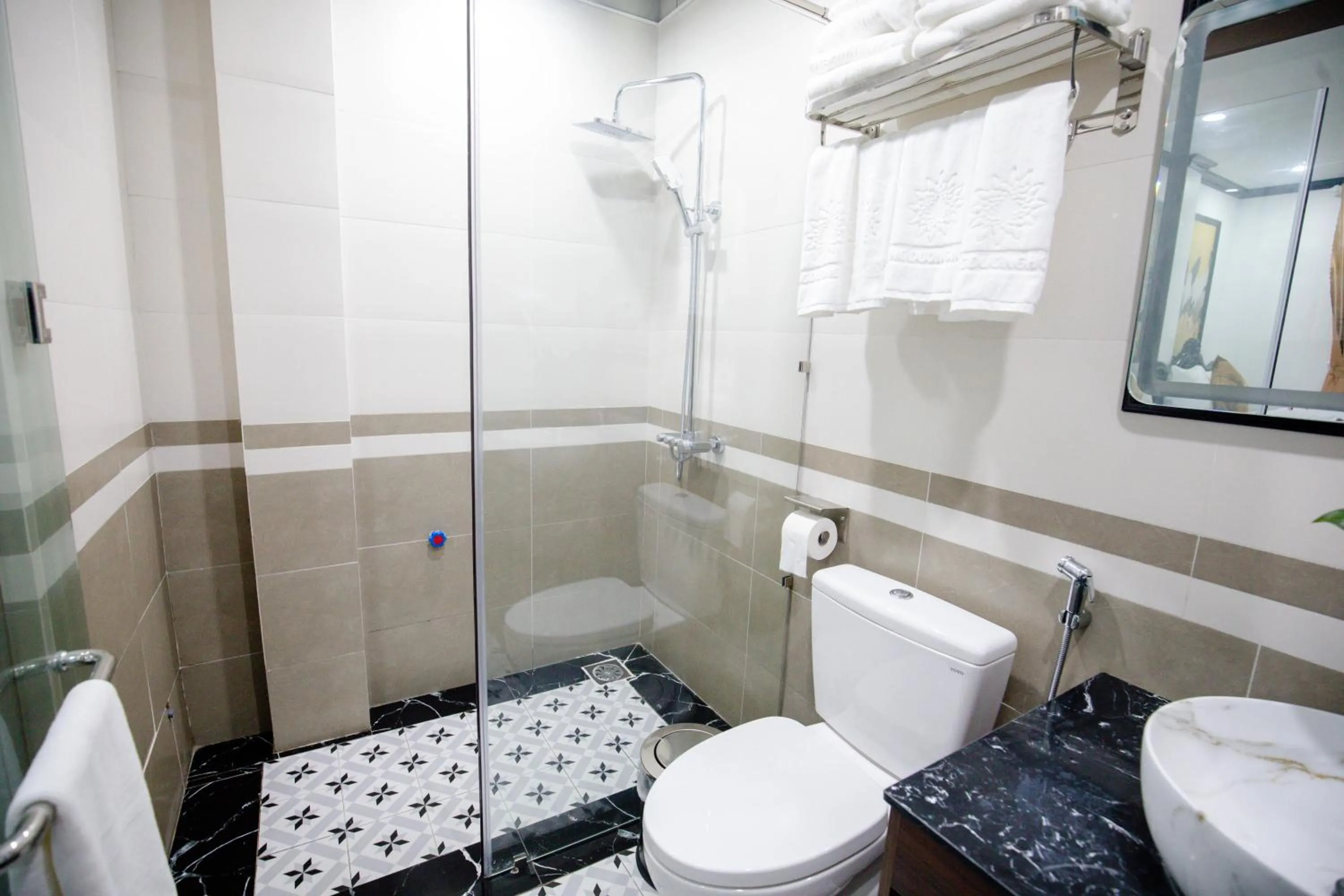 Shower in HƯỚNG DƯƠNG HOTEL THANH HOÁ