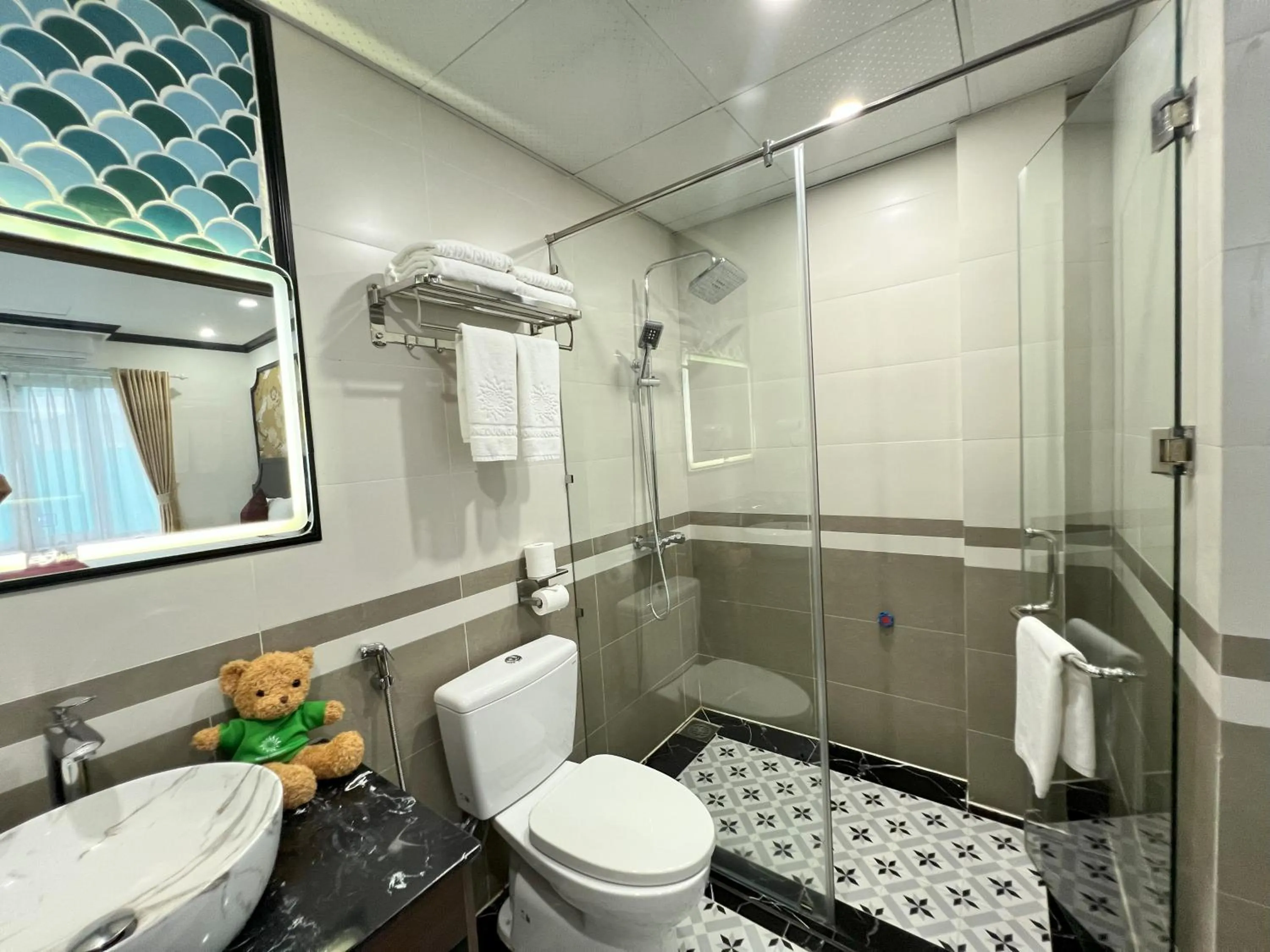 Shower in HƯỚNG DƯƠNG HOTEL THANH HOÁ