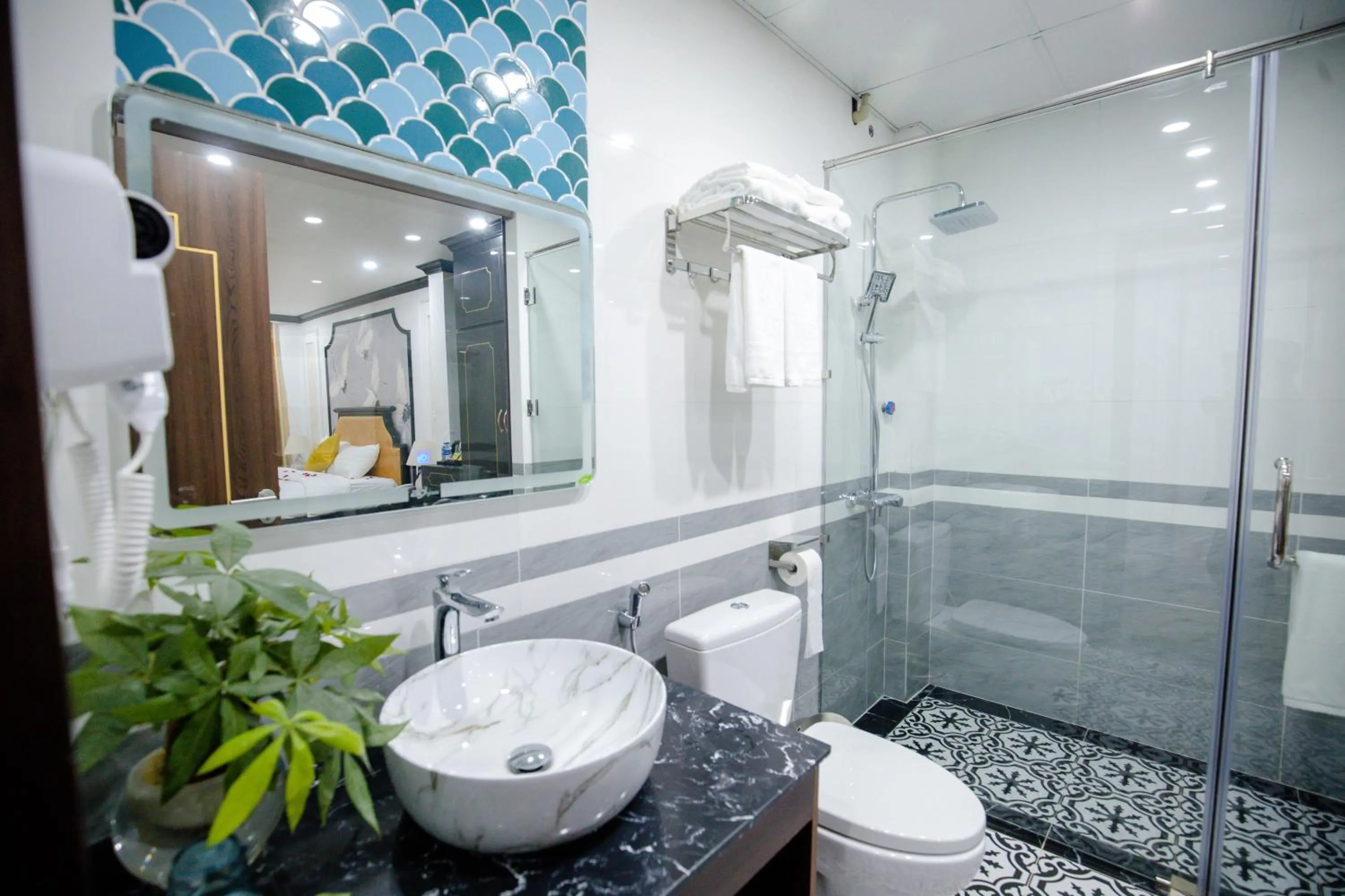 Shower in HƯỚNG DƯƠNG HOTEL THANH HOÁ