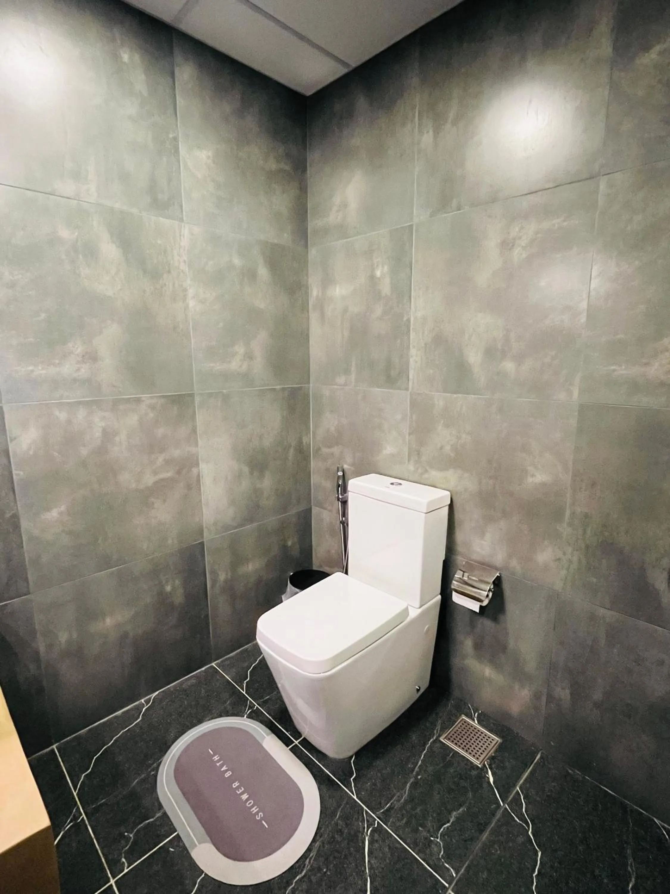 Bathroom in Ceylon Kingsmen Garden - Katunayake Airport Transit Hotels