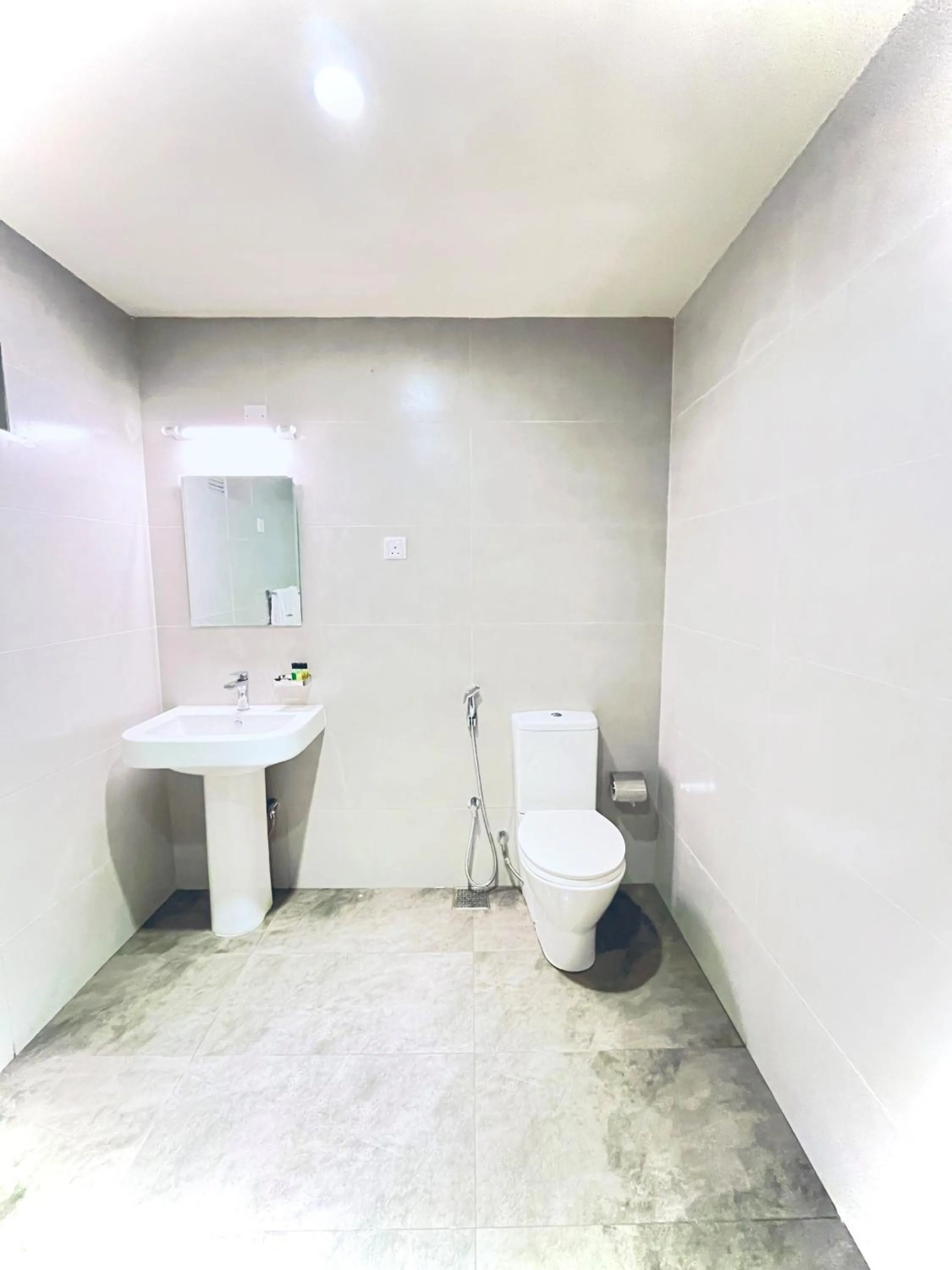 Bathroom in Ceylon Kingsmen Garden - Katunayake Airport Transit Hotels