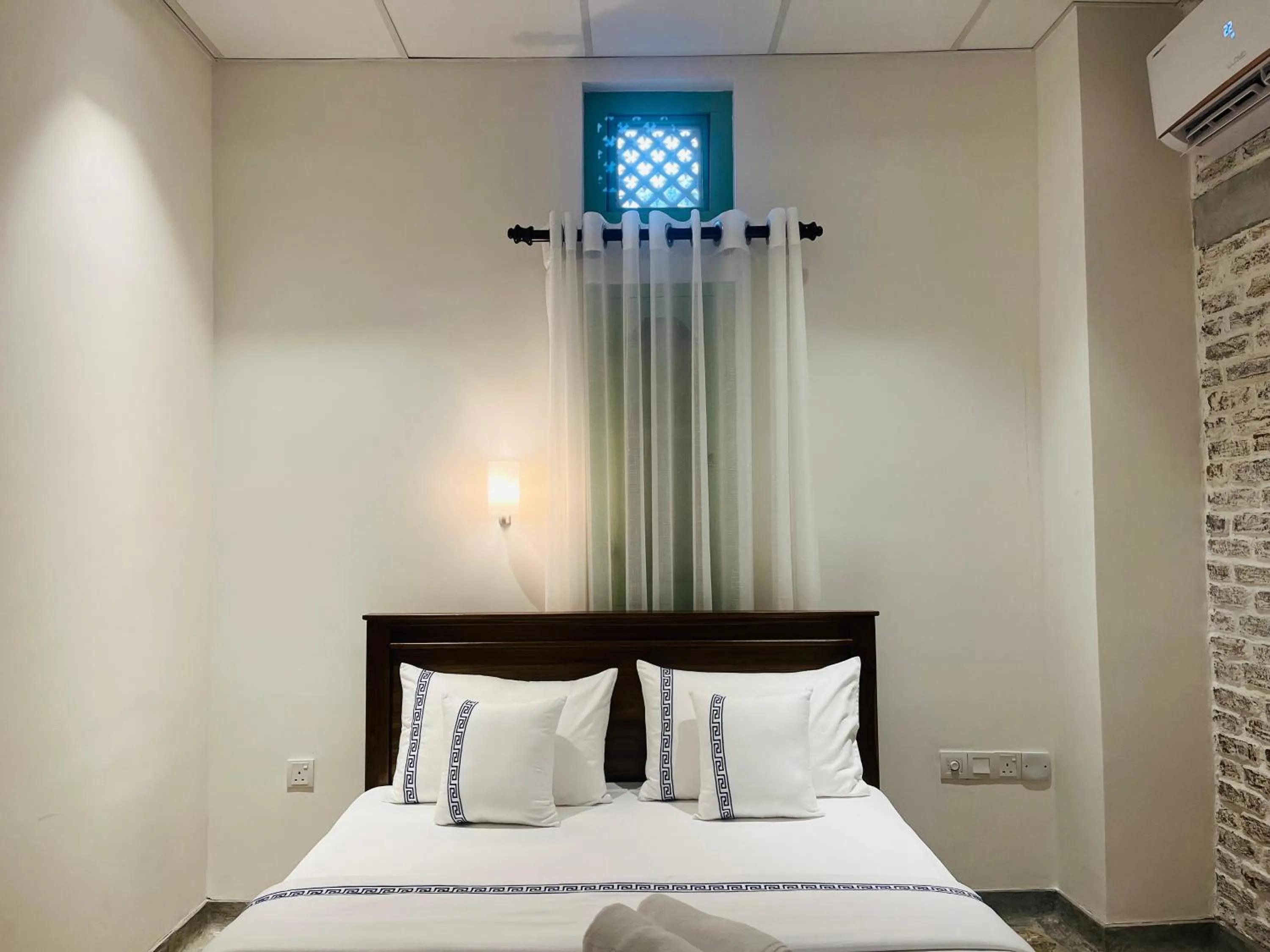 Bed in Ceylon Kingsmen Garden - Katunayake Airport Transit Hotels