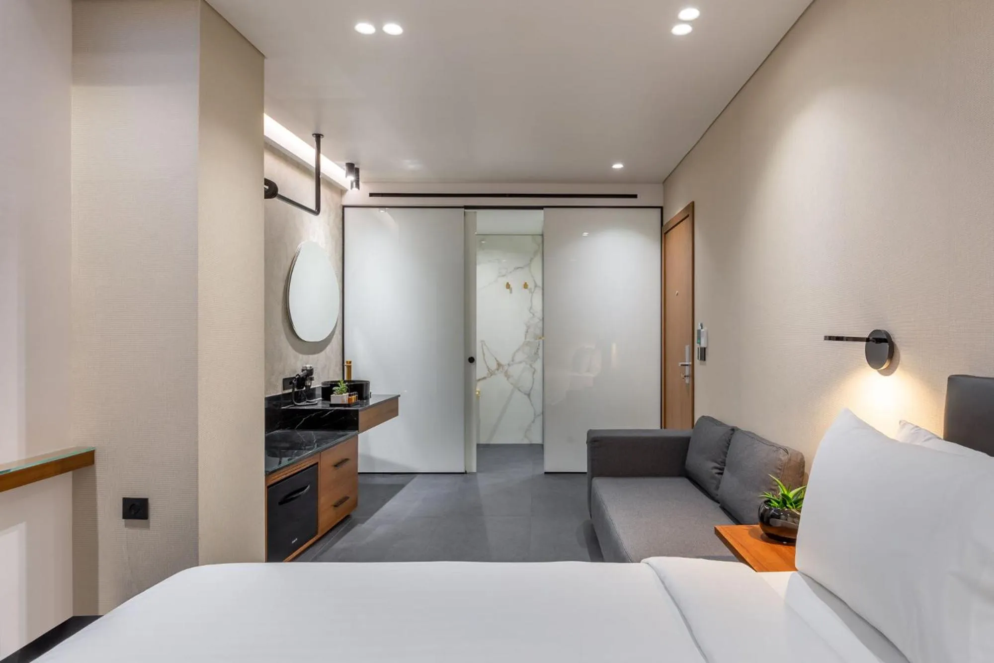 Photo of the whole room, Bed in Amazon Hotel