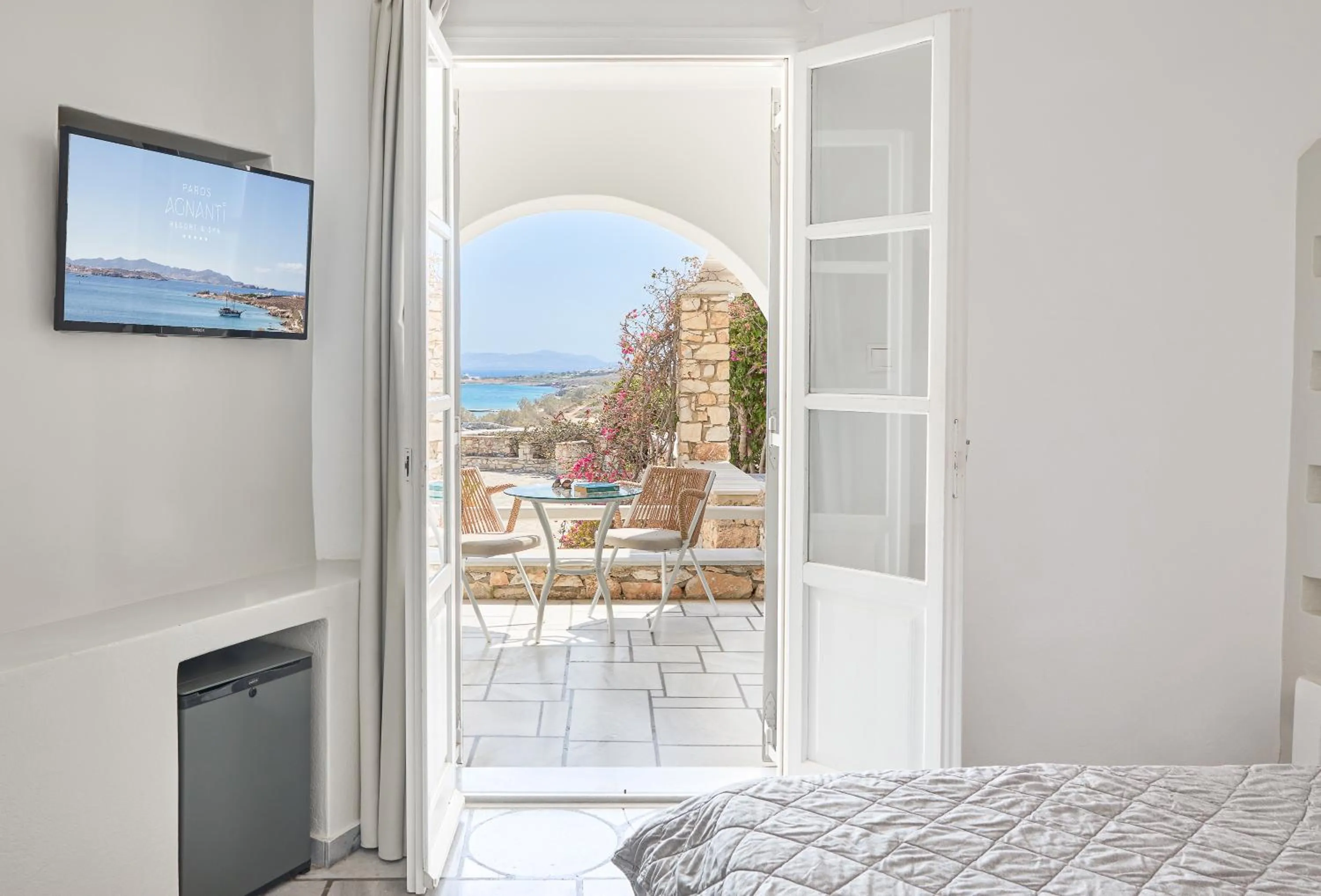 Photo of the whole room, Bed in Paros Agnanti Resort & Spa