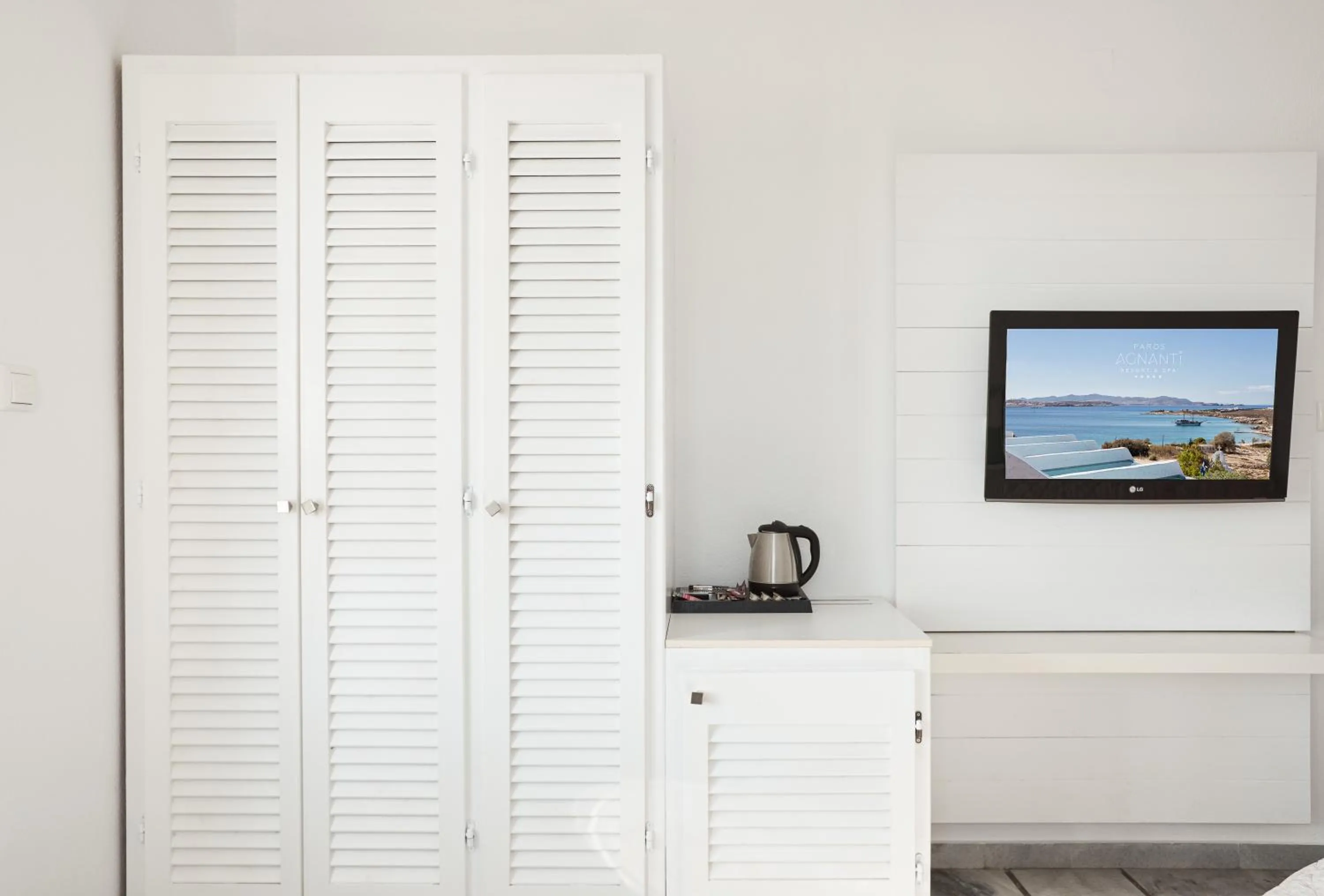 TV and multimedia in Paros Agnanti Resort & Spa