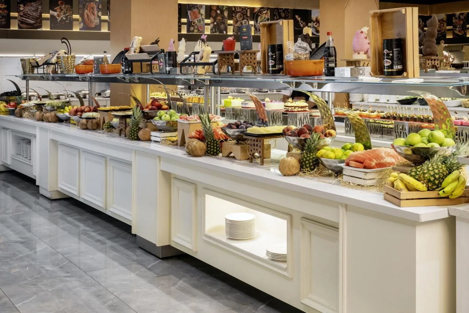 Food and drinks in Serenity Queen Hotel