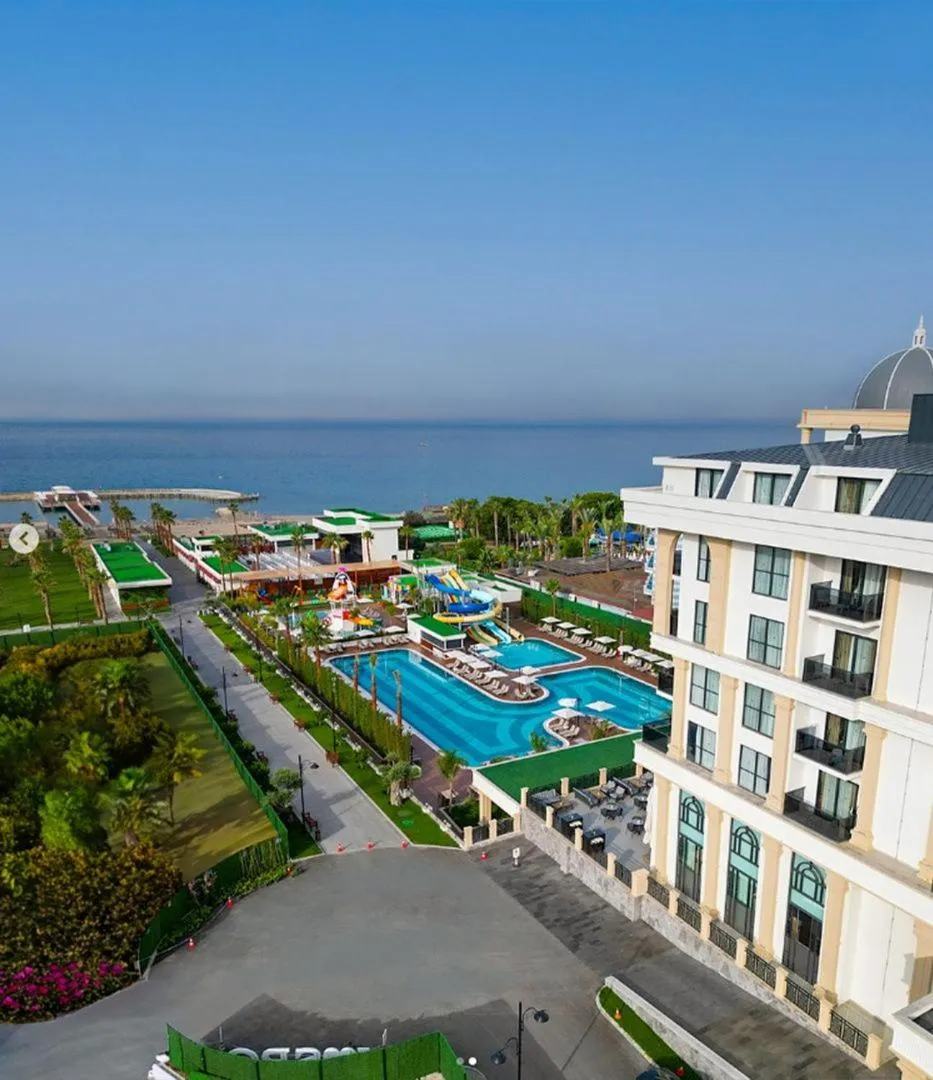 Day in Serenity Queen Hotel