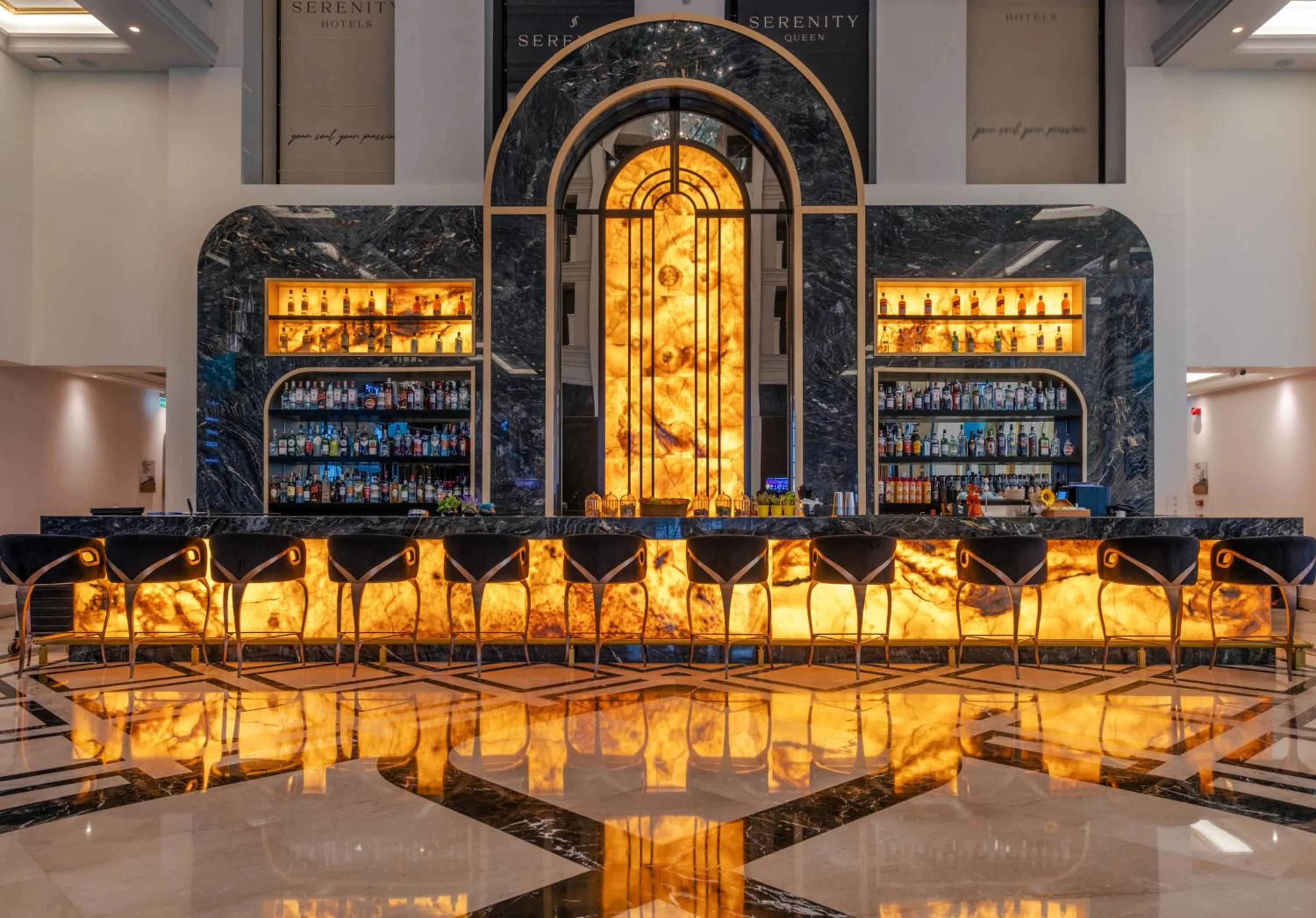 Lounge or bar in Serenity Queen Hotel