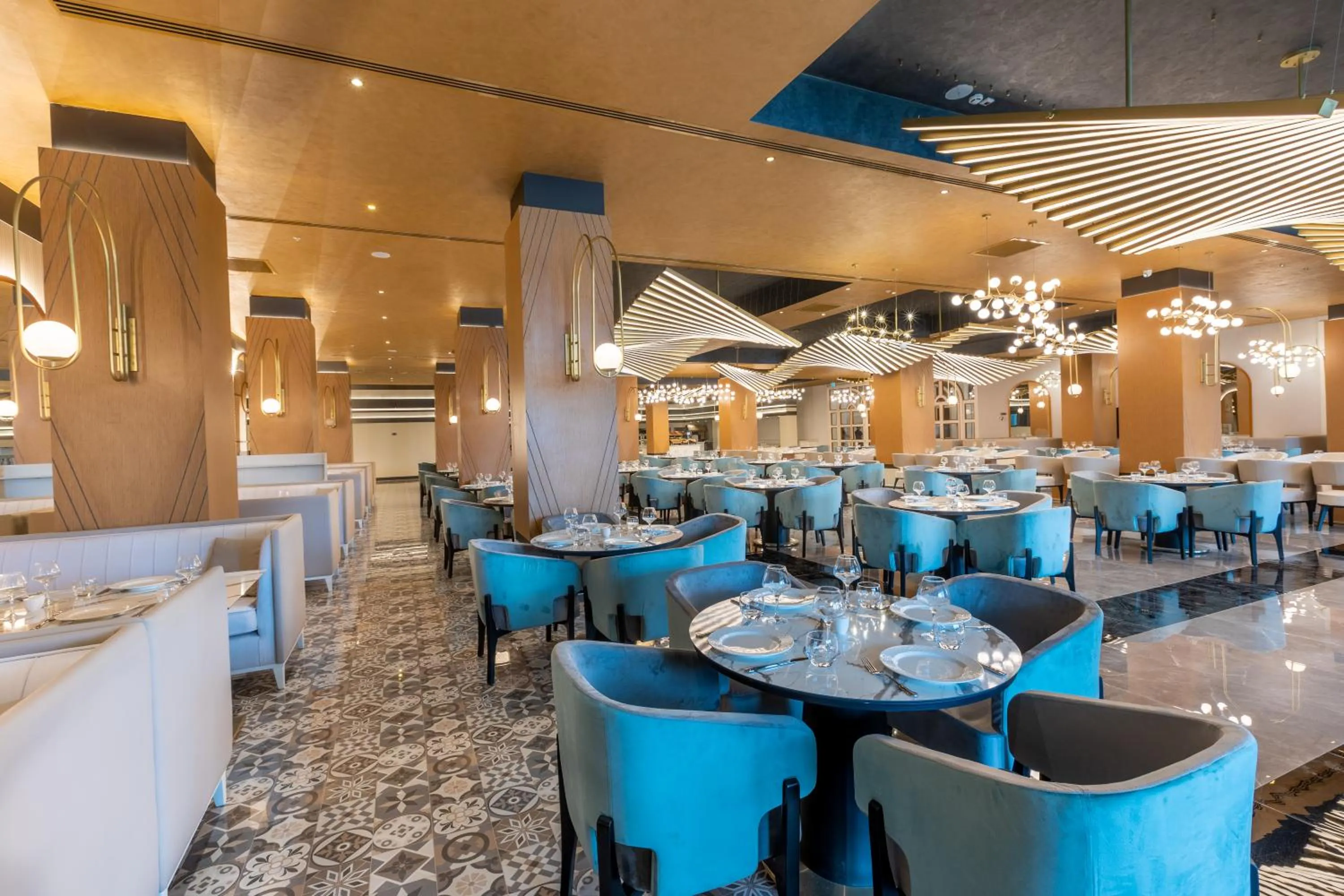 Restaurant/places to eat in Serenity Queen Hotel