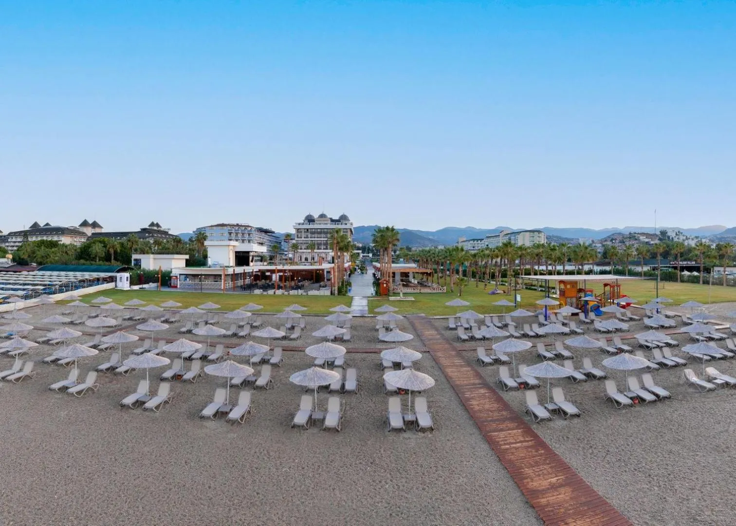 Day in Serenity Queen Hotel