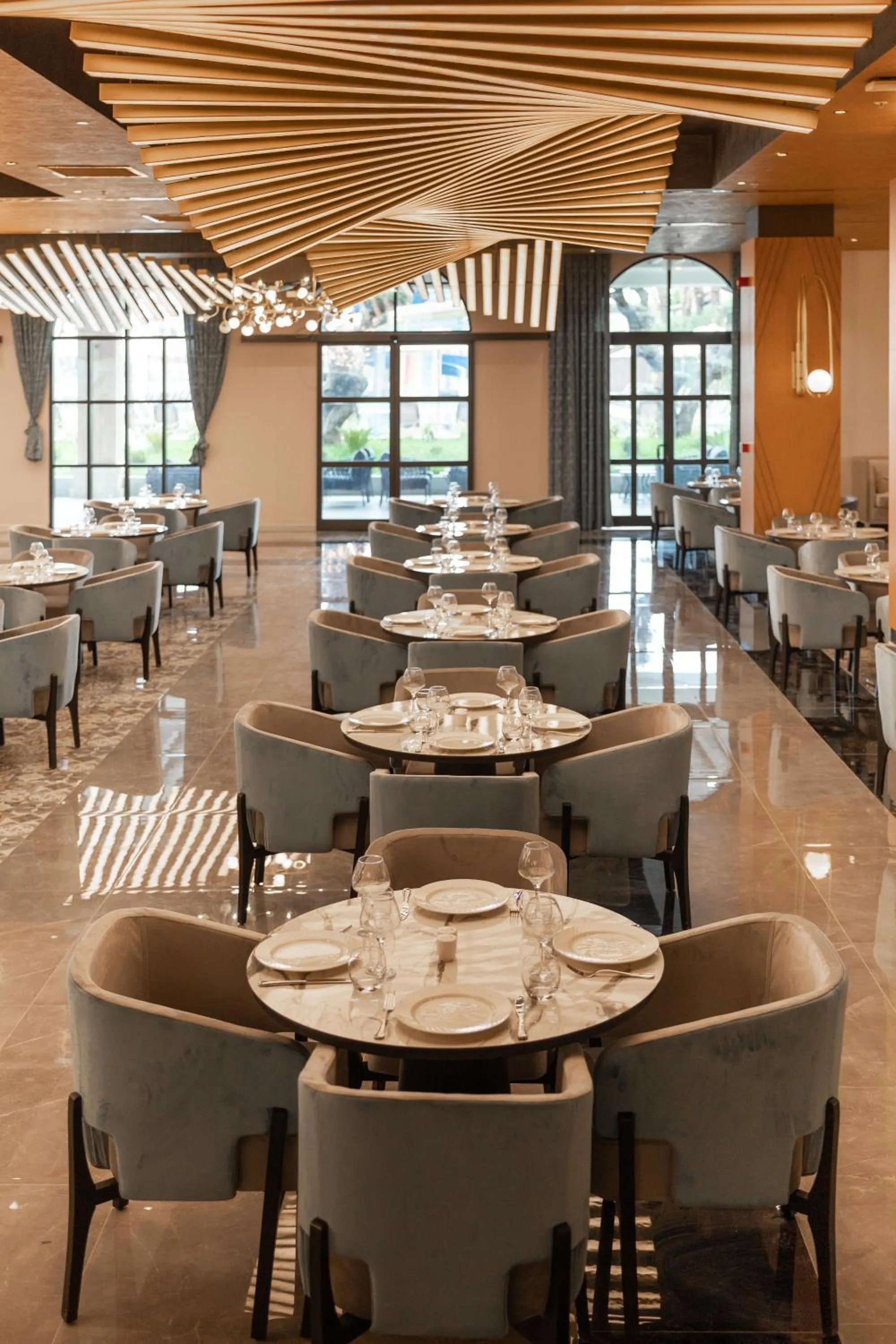 Restaurant/places to eat in Serenity Queen Hotel