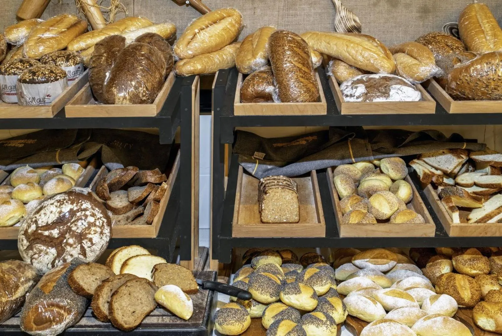 Restaurant/places to eat in Serenity Queen Hotel