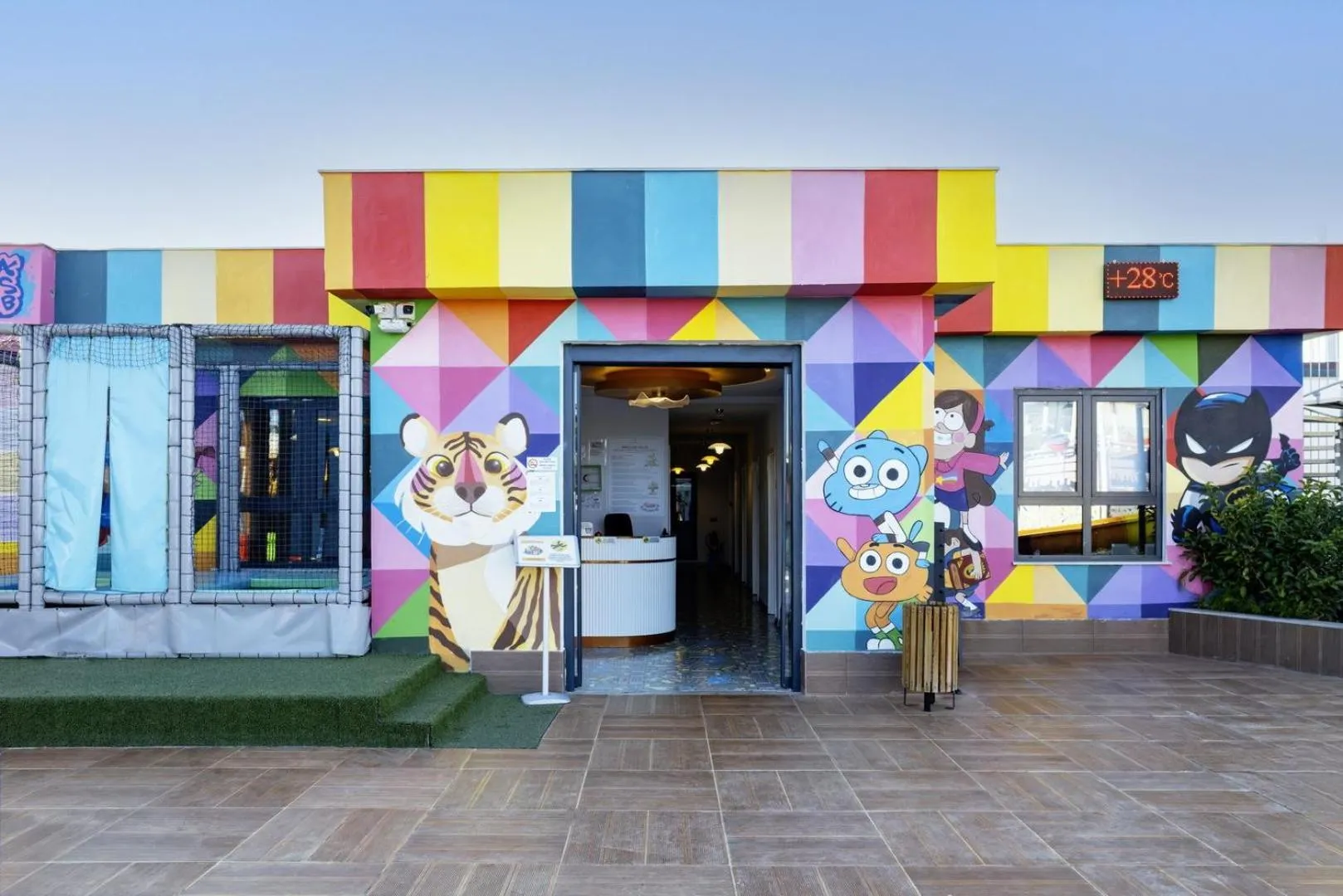 Day in Serenity Queen Hotel