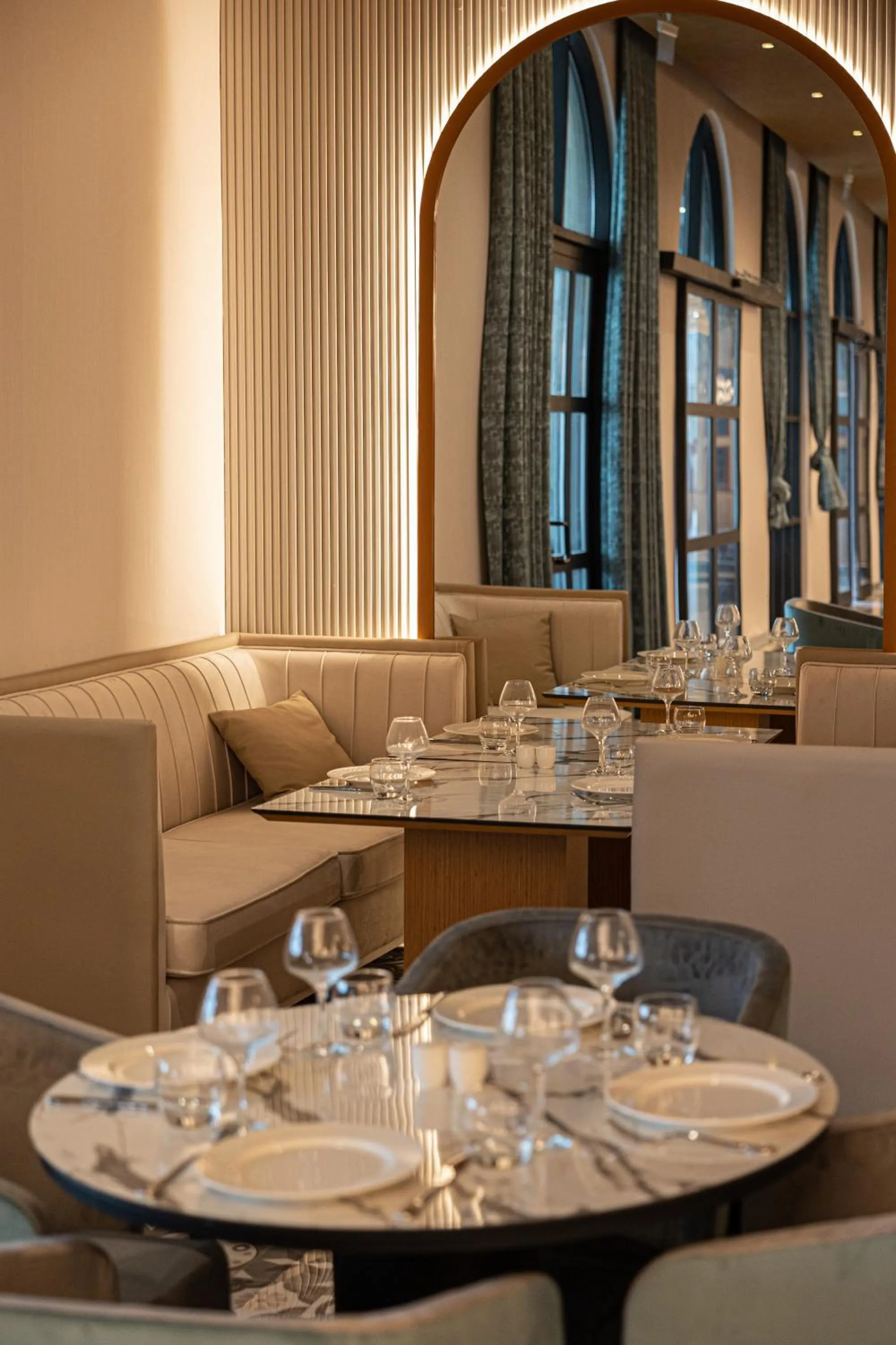 Restaurant/places to eat in Serenity Queen Hotel