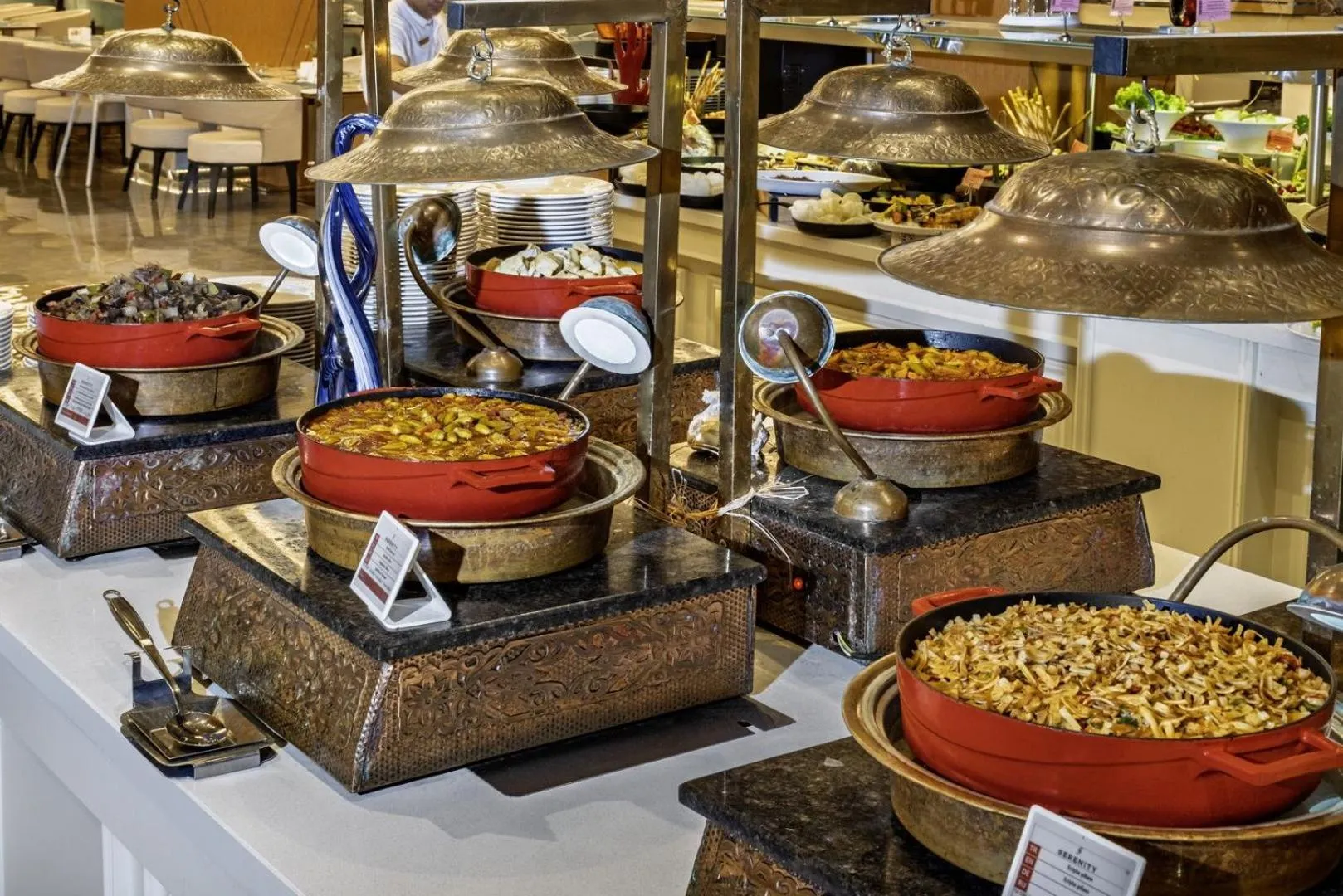 Restaurant/places to eat in Serenity Queen Hotel