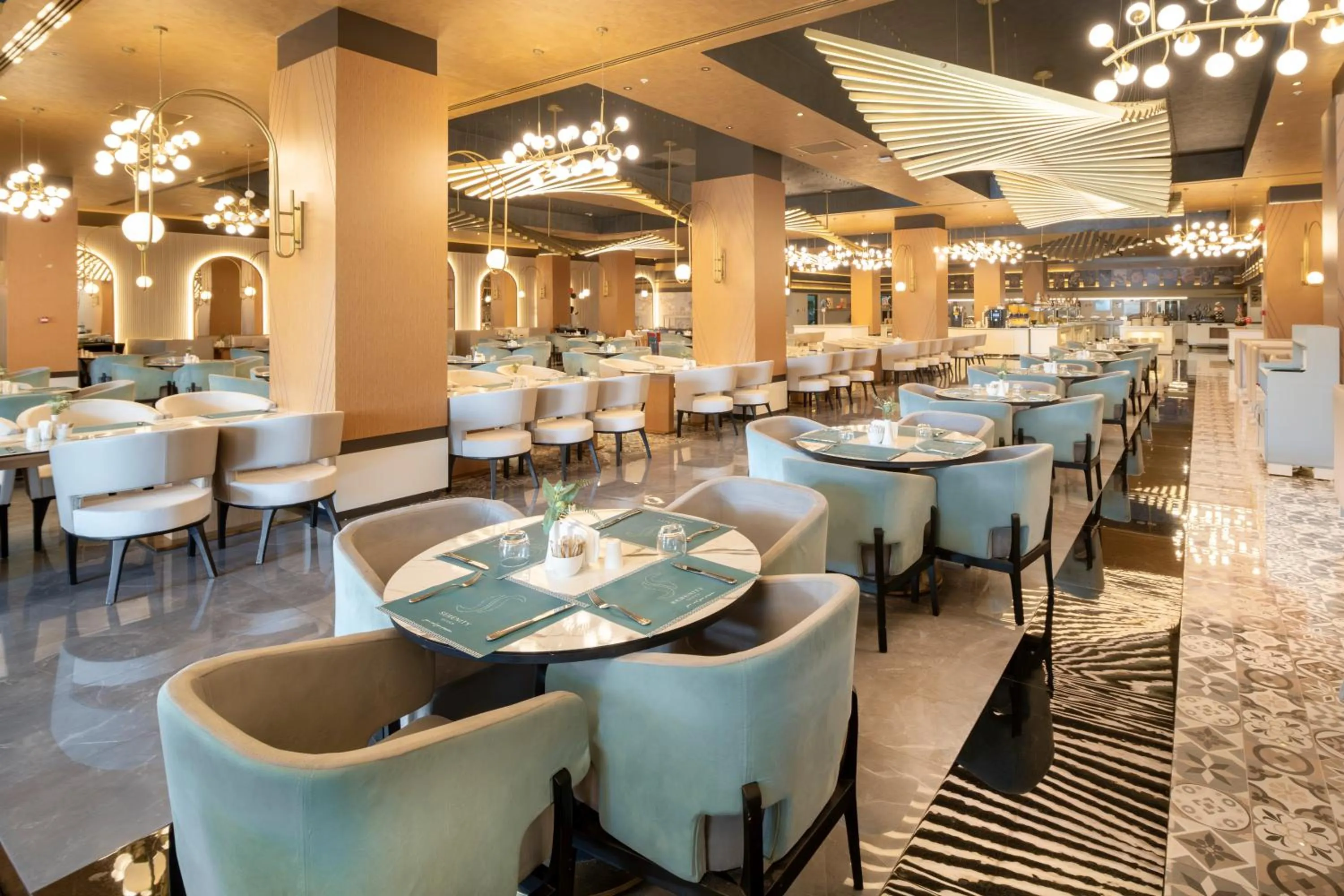 Restaurant/places to eat in Serenity Queen Hotel